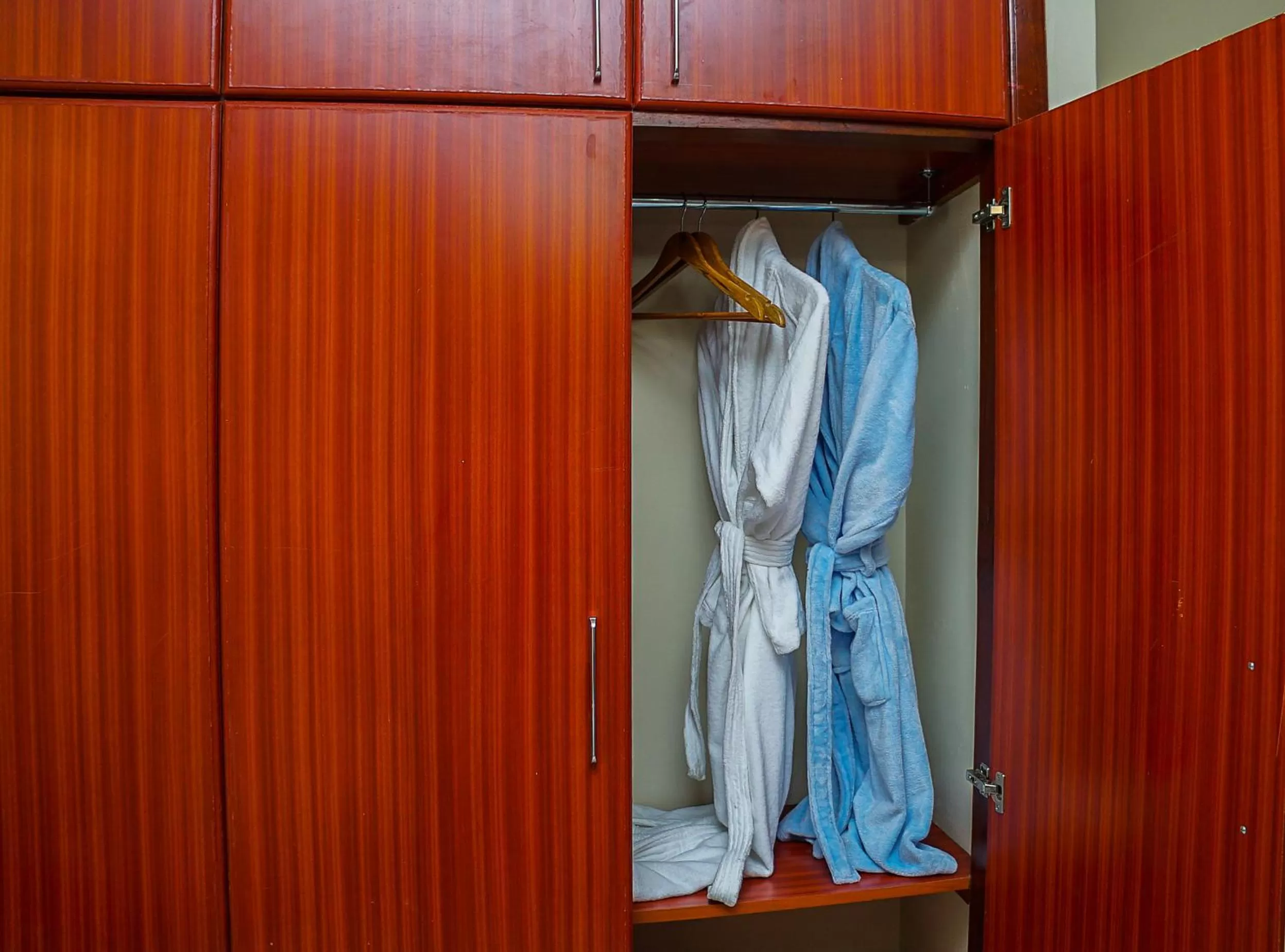 wardrobe in Jarin Hotel