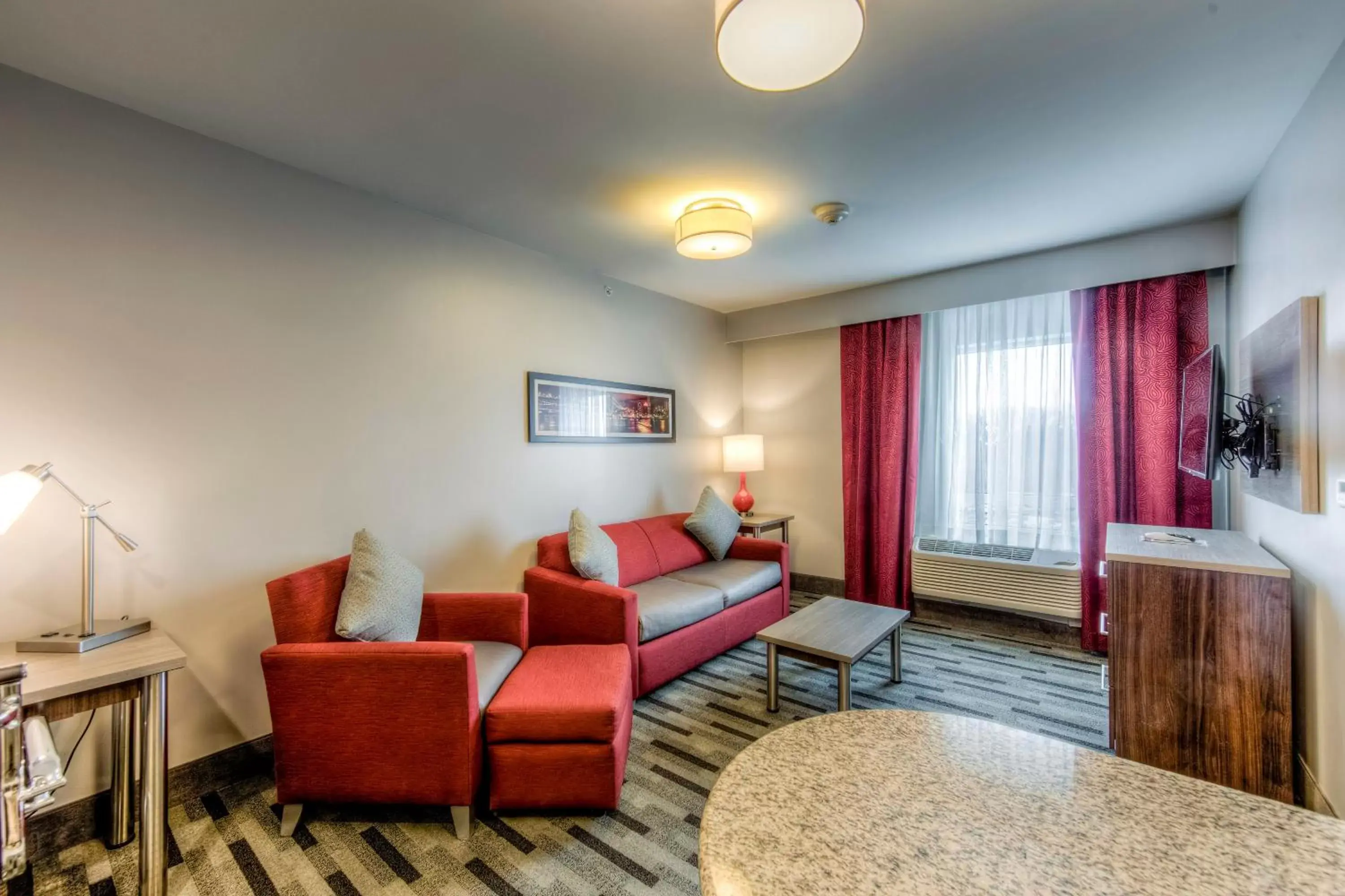 Living room, Seating Area in Staybridge Suites - University Area OSU, an IHG Hotel