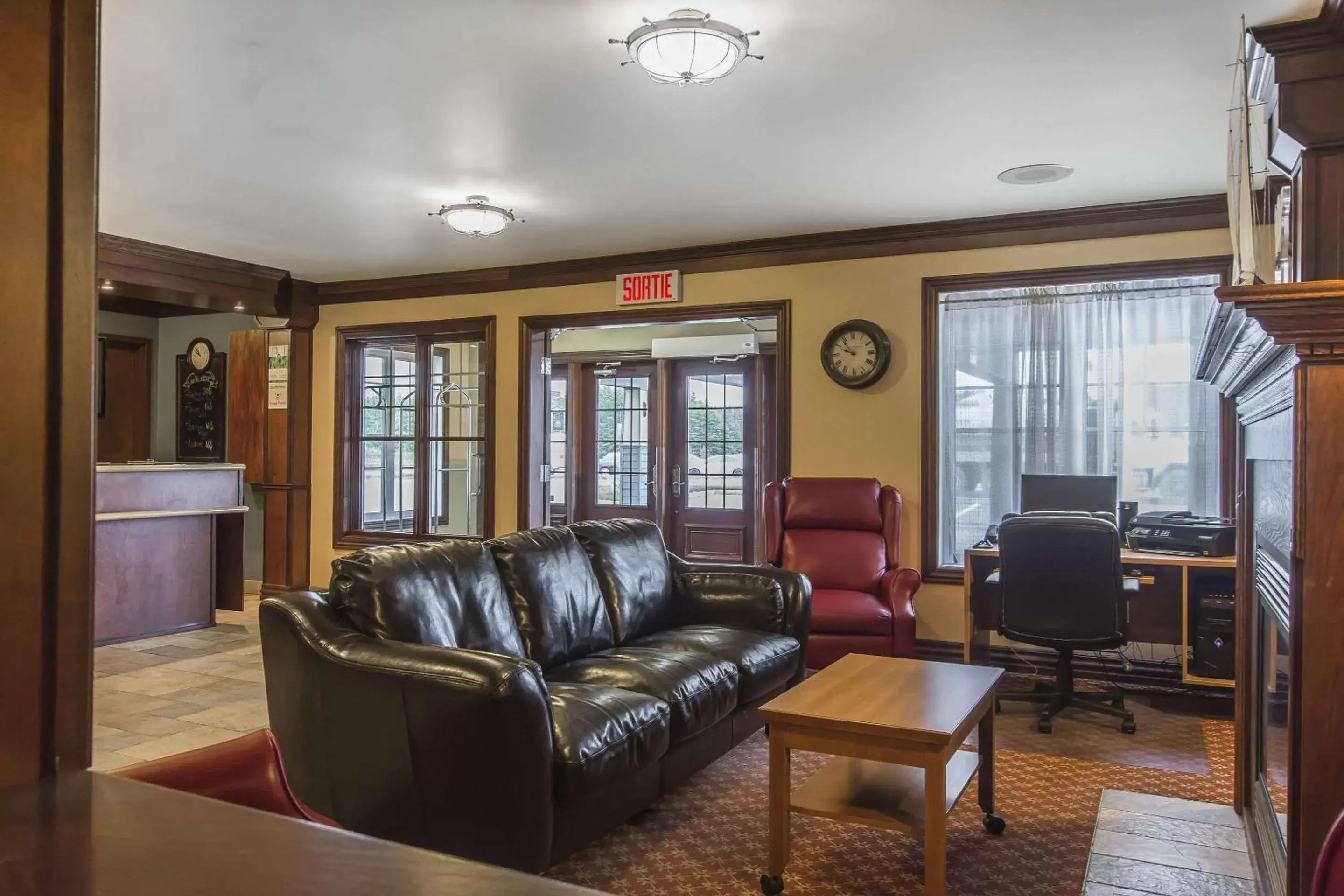 Lobby or reception, Seating Area in Quality Inn Riviere-Du-Loup