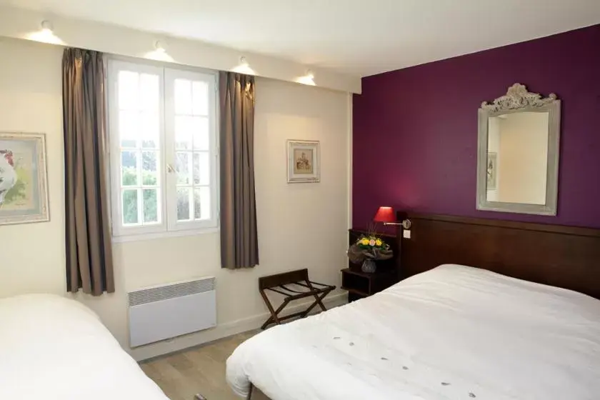 Triple Room (2 Adults + 1 Child) in Hôtel Les Nymphéas