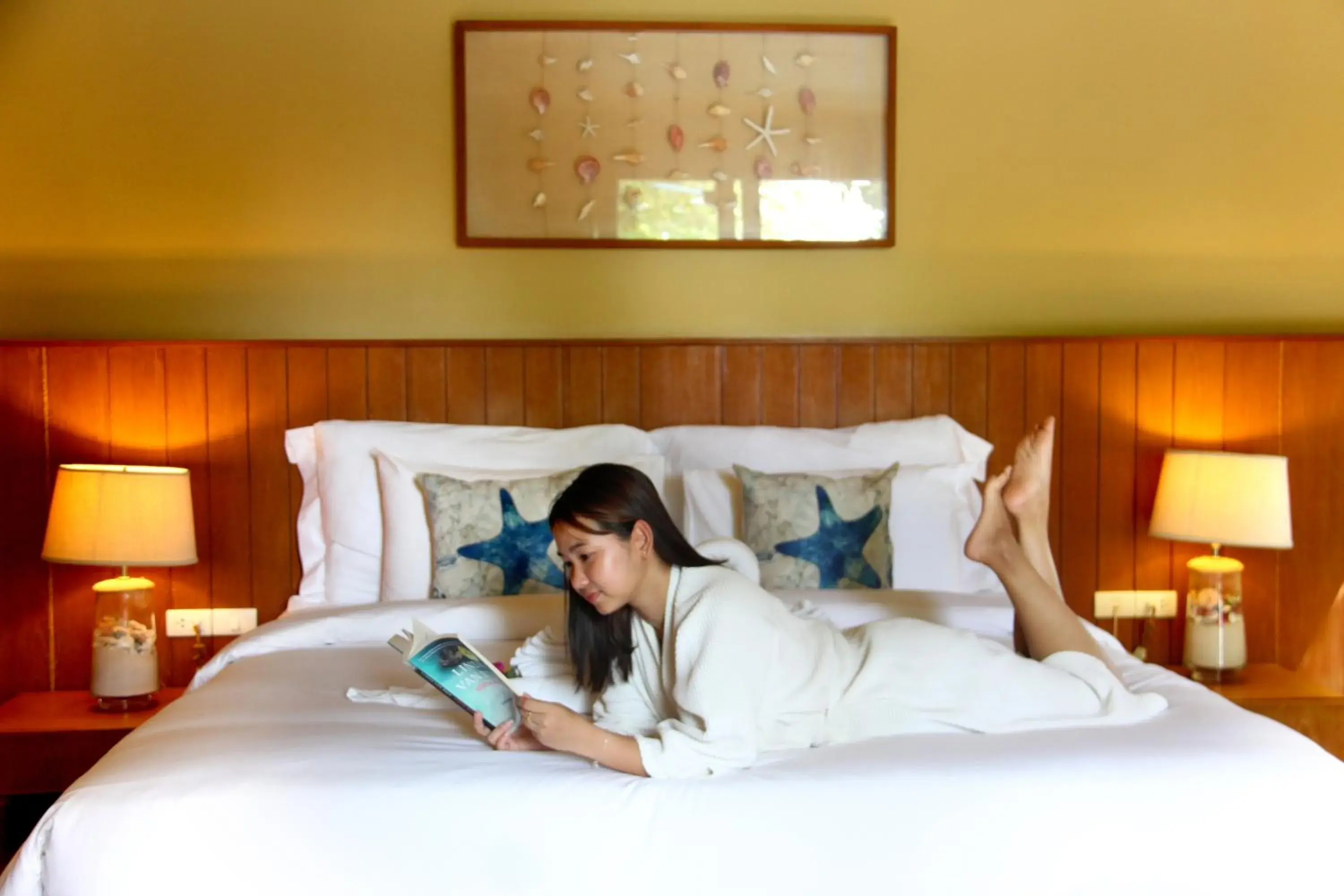 People, Bed in Deva Beach Resort Samui People, Bed in Deva Beach Resort Samui