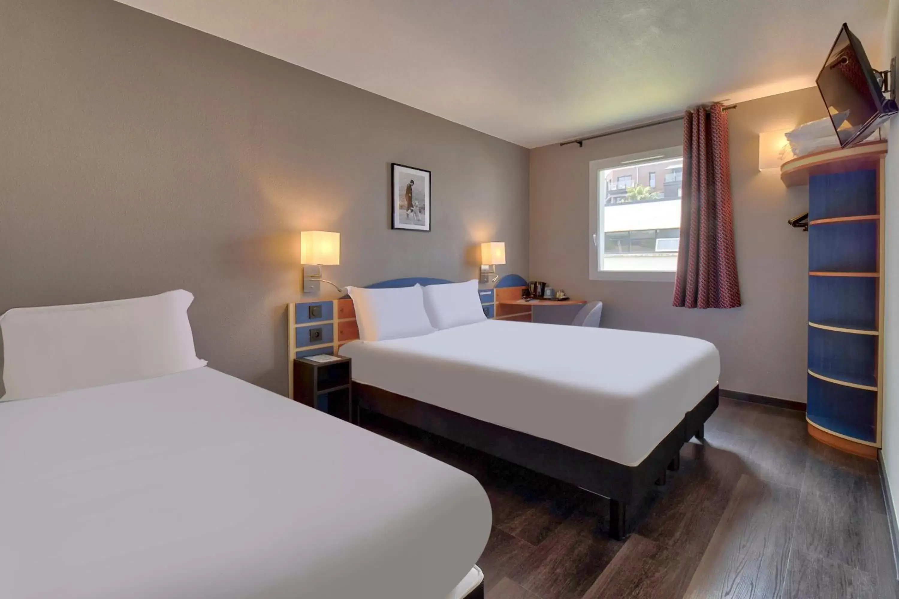 Bed in Kyriad Anglet - Biarritz