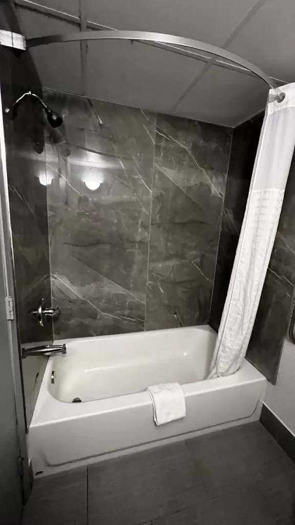 Queen Room in Quality Inn Newton at I-80