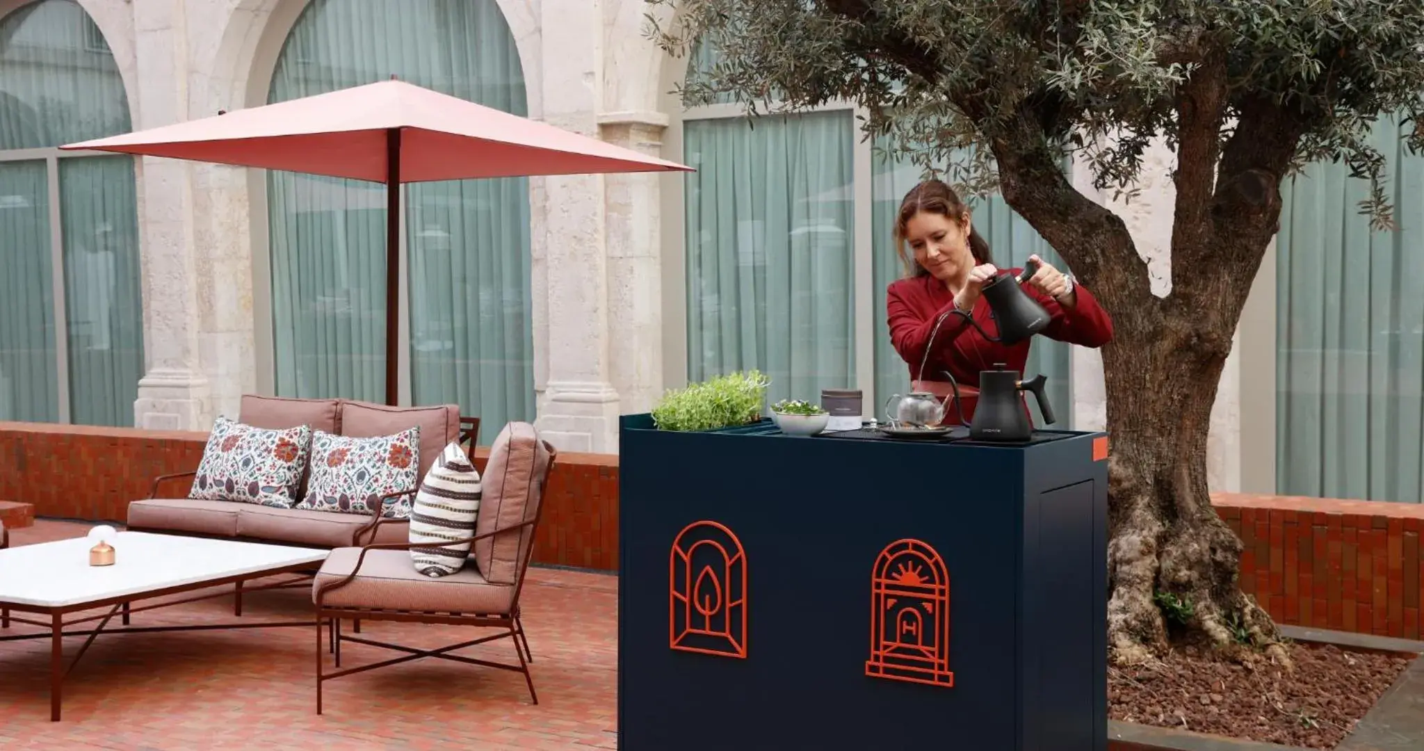 Lounge or bar in Convent Square Lisbon, Vignette Collection, an IHG Hotel