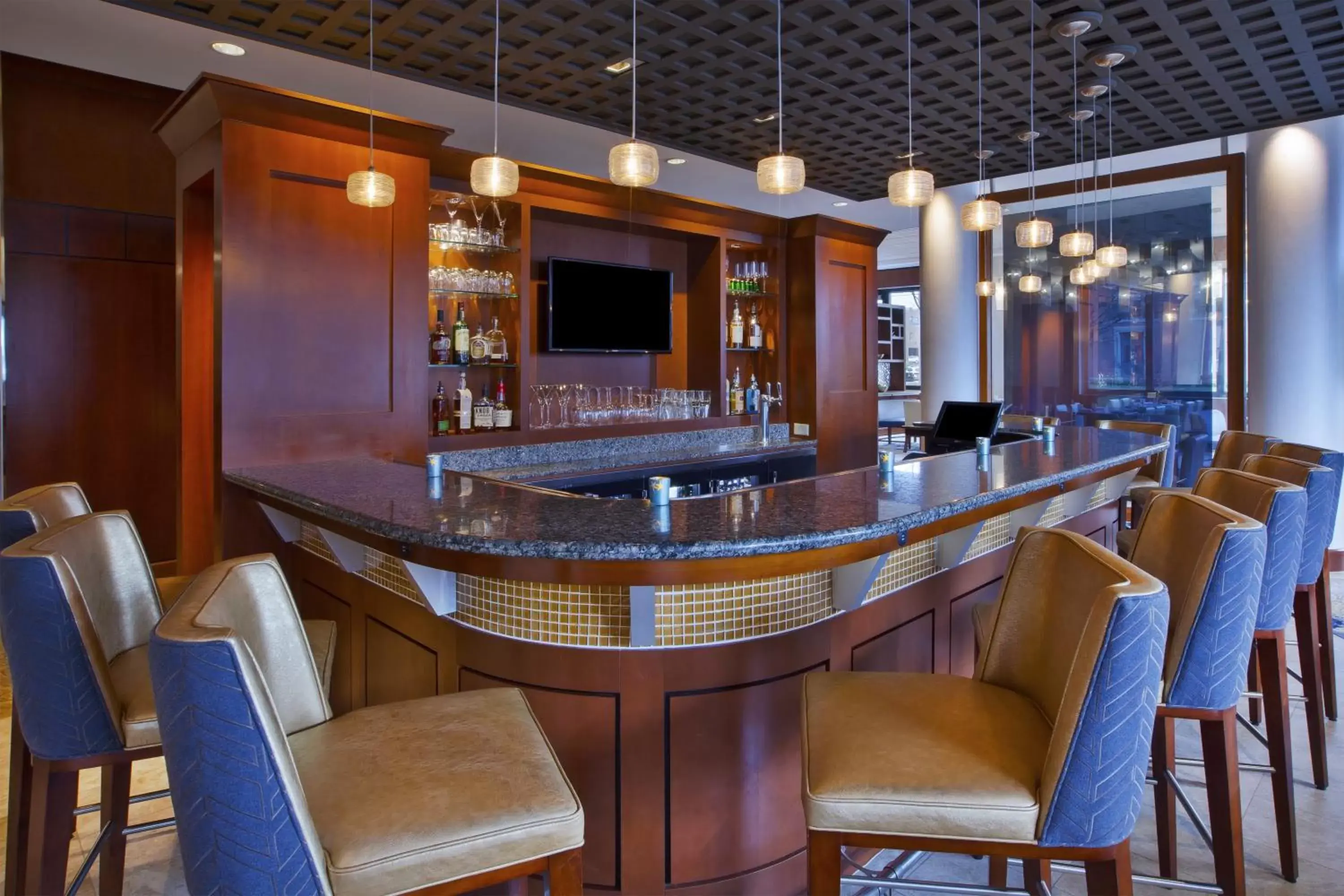 Lounge/Bar in Hilton Garden Inn Portland Downtown Waterfront