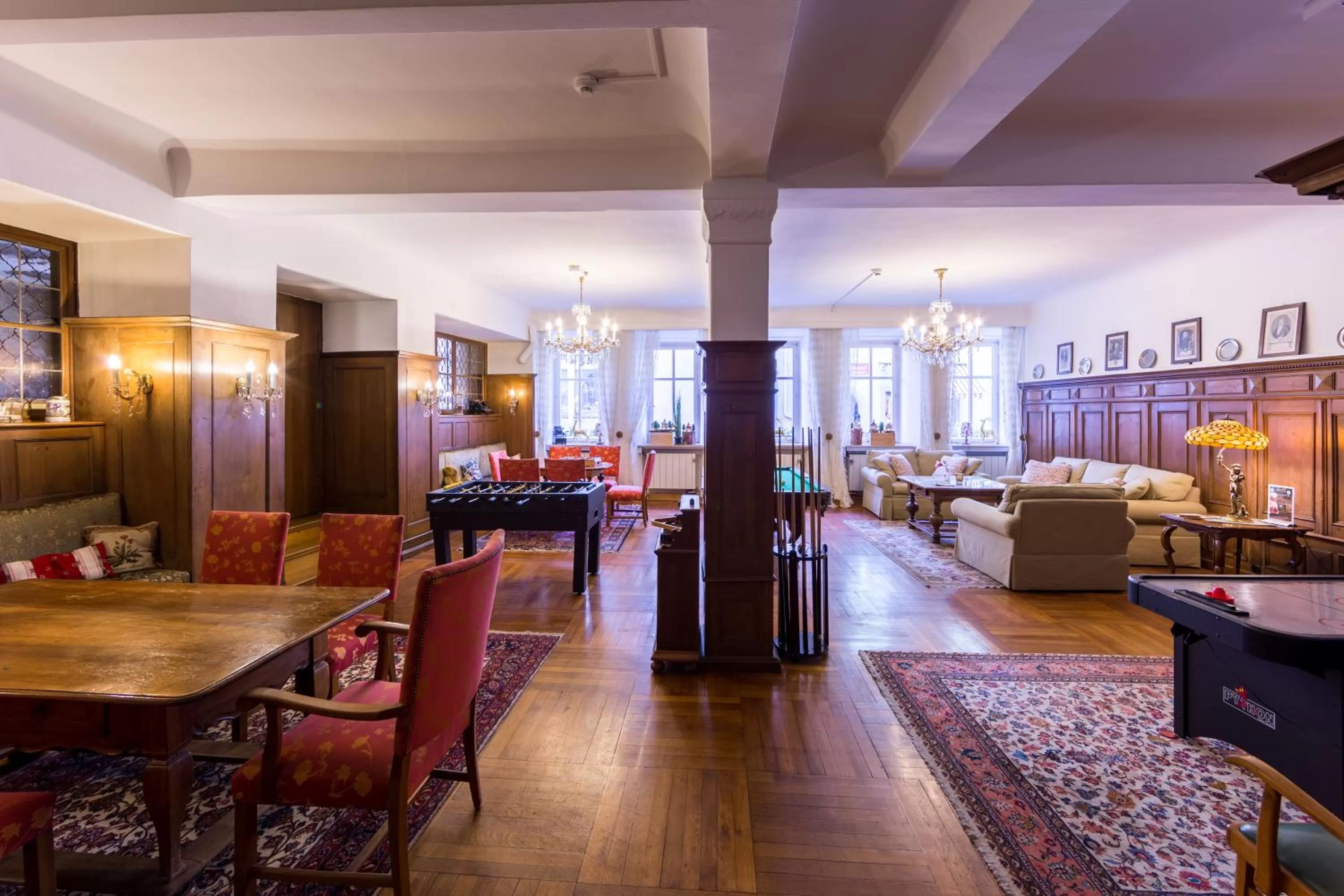 Billiard in Historik Hotel Goldener Hirsch Rothenburg