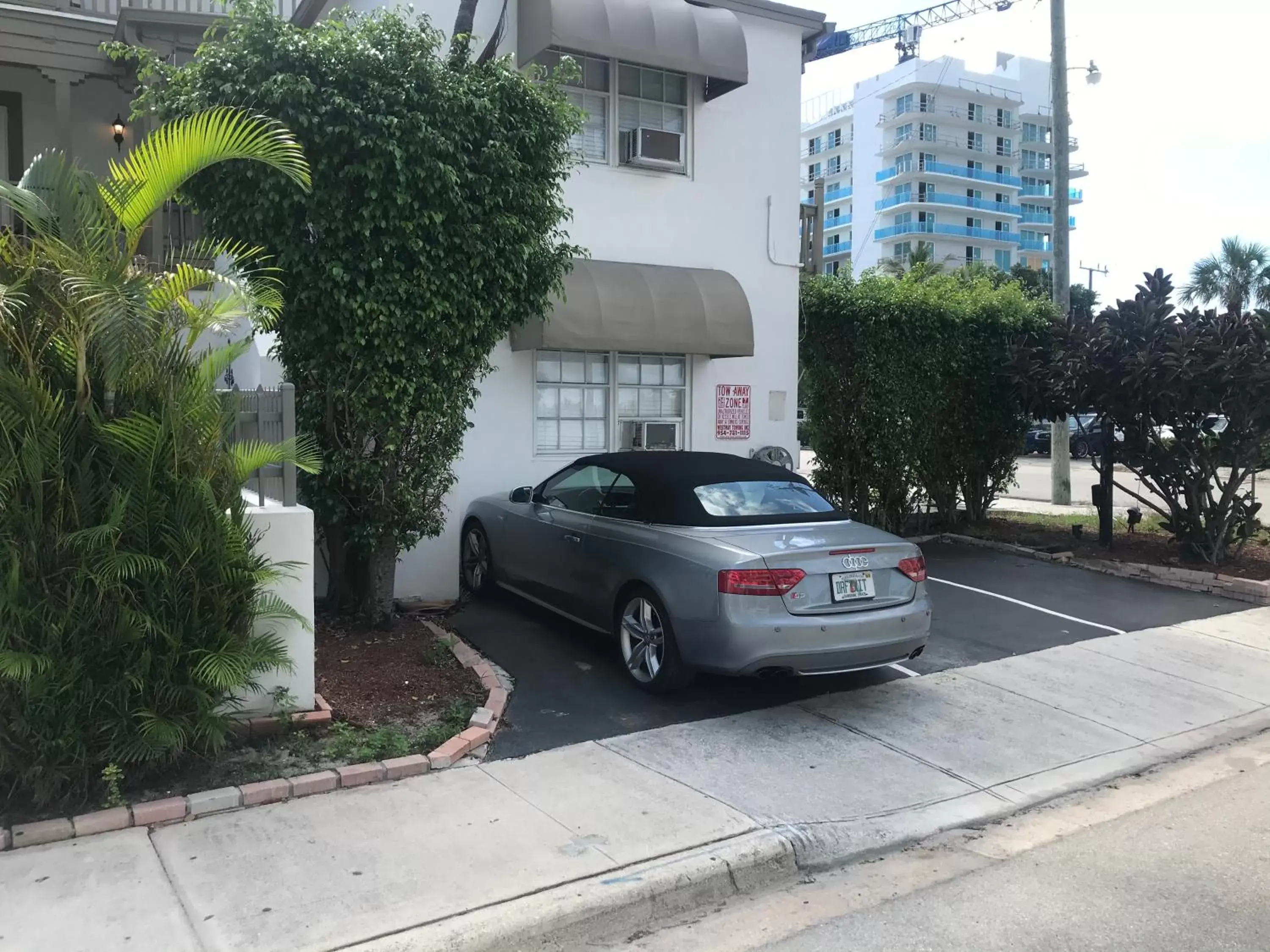 Area and facilities in Little Paris by the ocean self check in