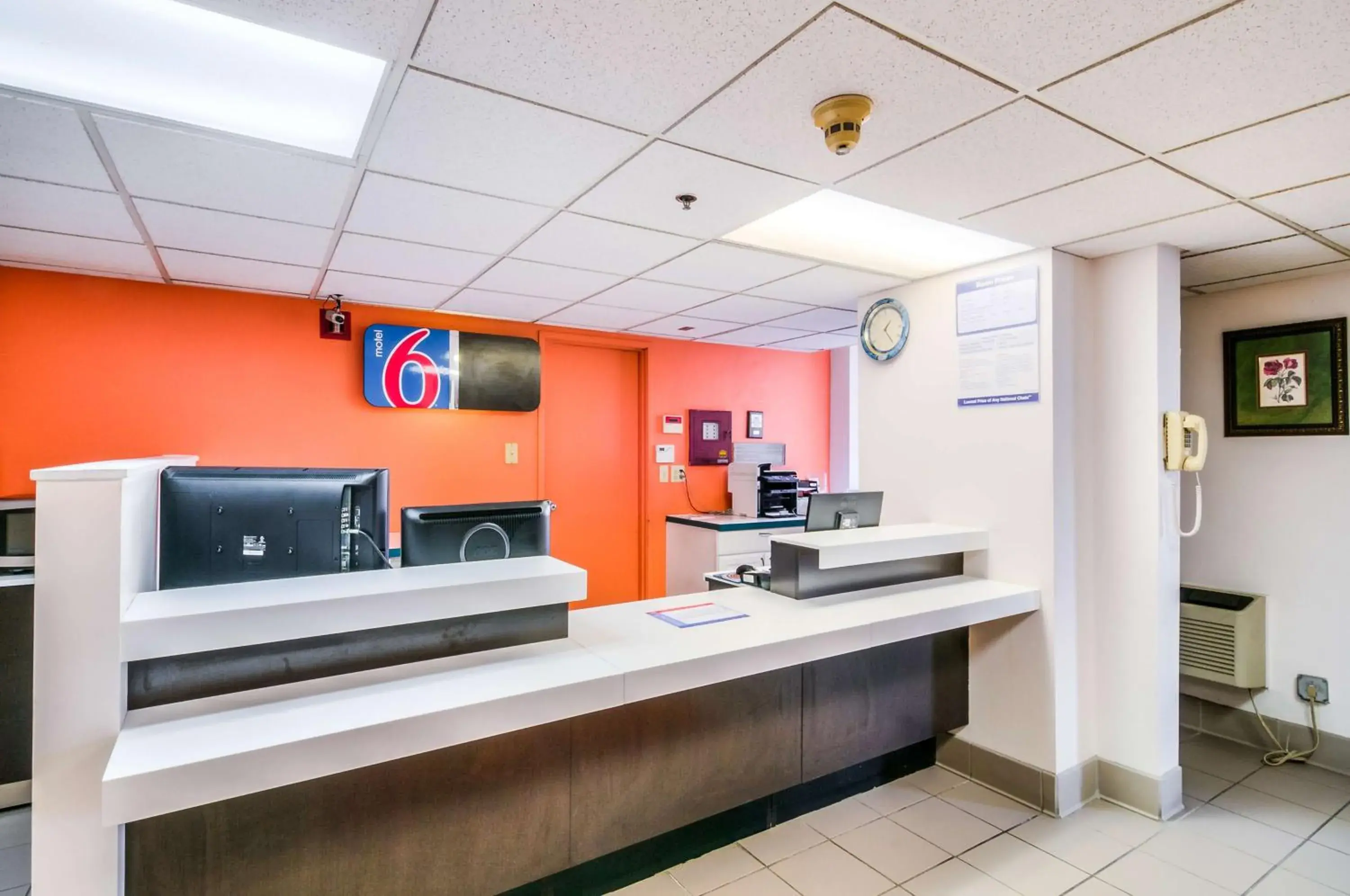 Property logo or sign, Lobby/Reception in Motel 6-Lansing, IL - Chicago South