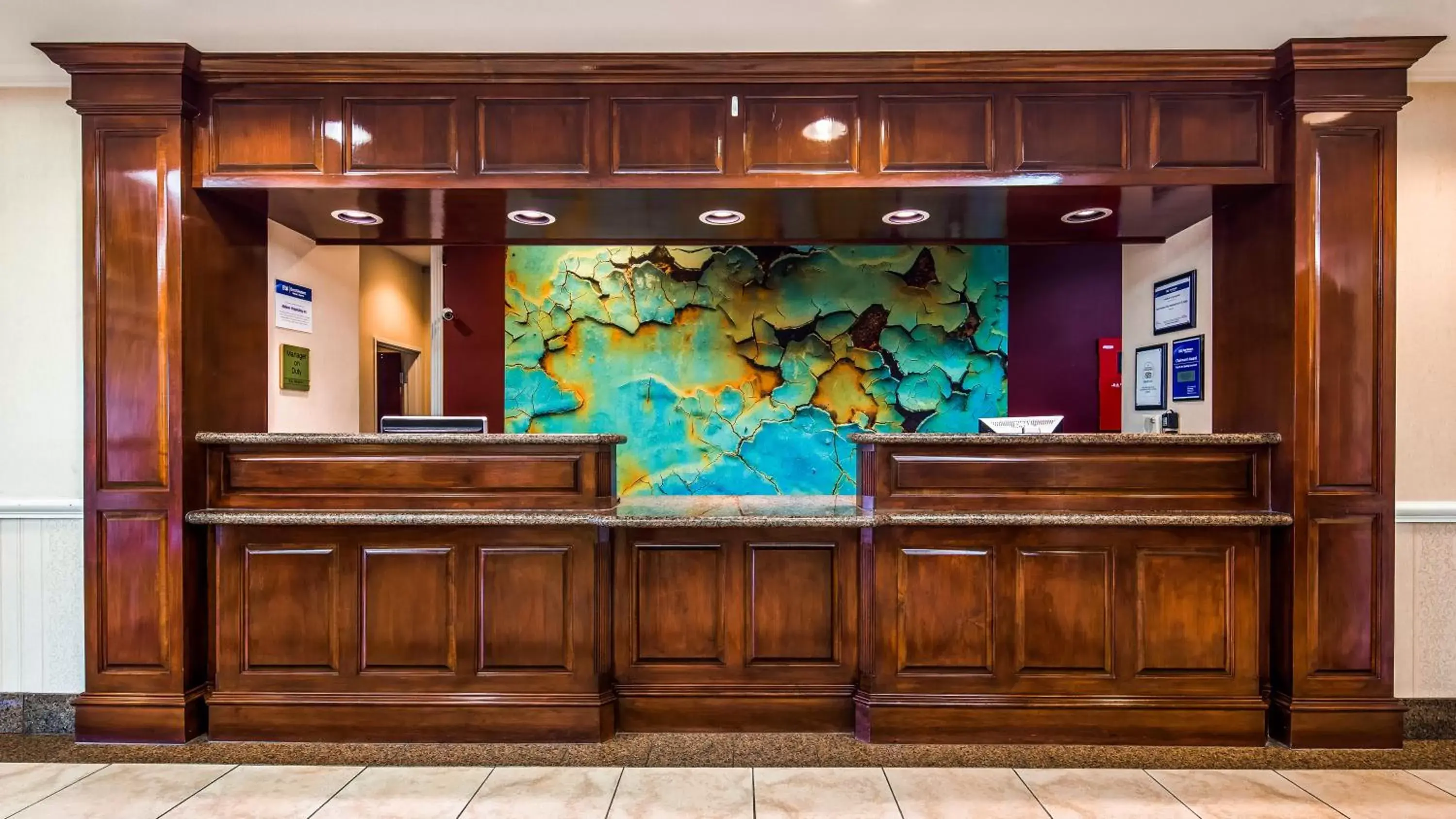 Lobby/Reception in Best Western Plus Waxahachie Inn & Suites