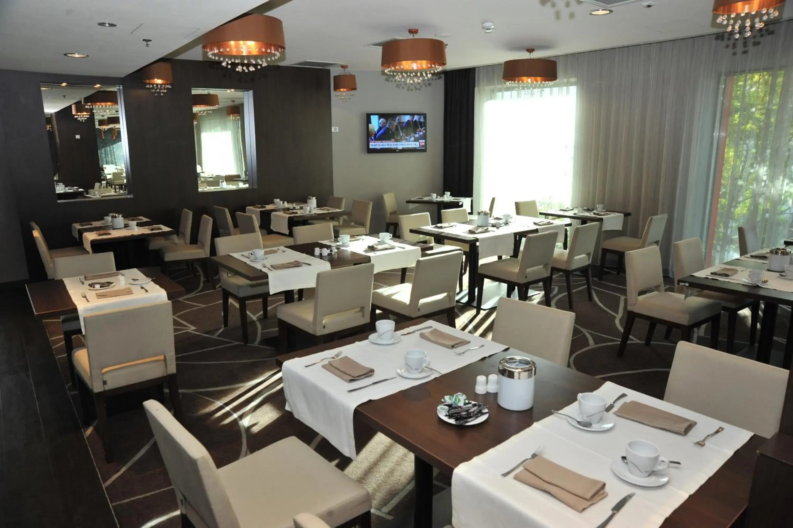 Restaurant/places to eat in Hotel Ramada Pitesti Restaurant/places to eat in Hotel Ramada Pitesti