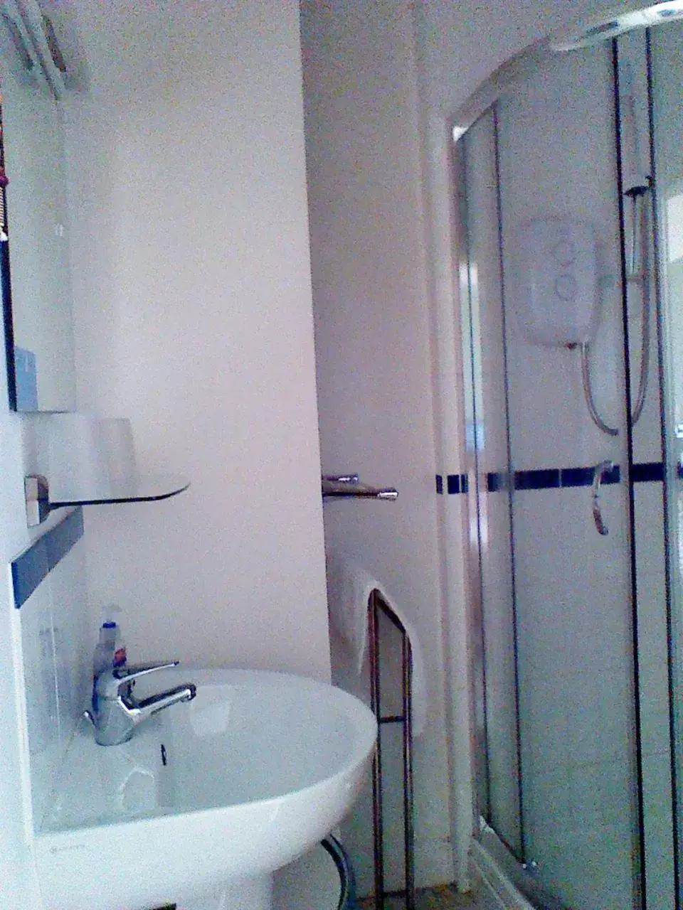 Bathroom in Mountbatten Hotel