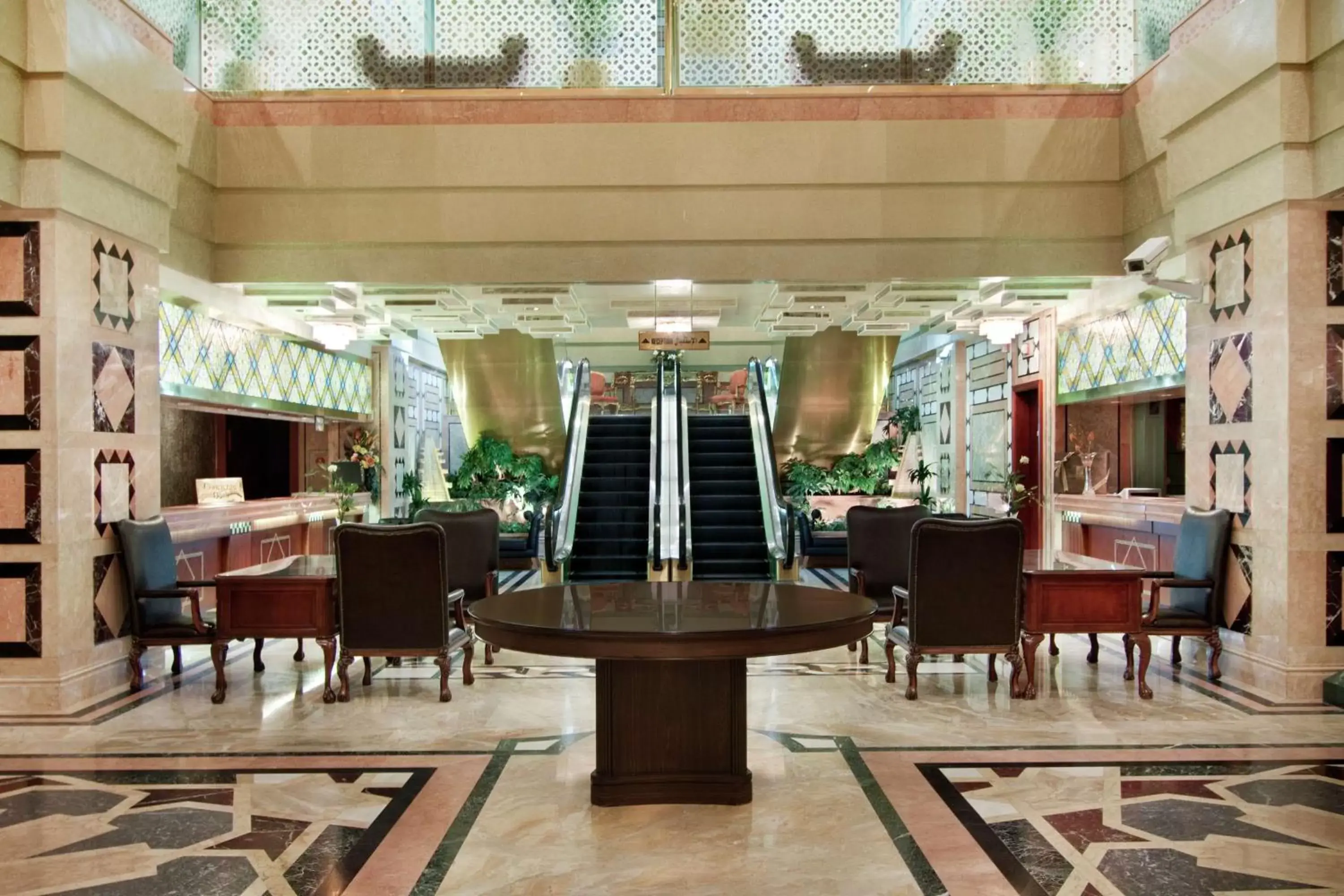 Lobby or reception, Restaurant/Places to Eat in Madinah Hilton Hotel