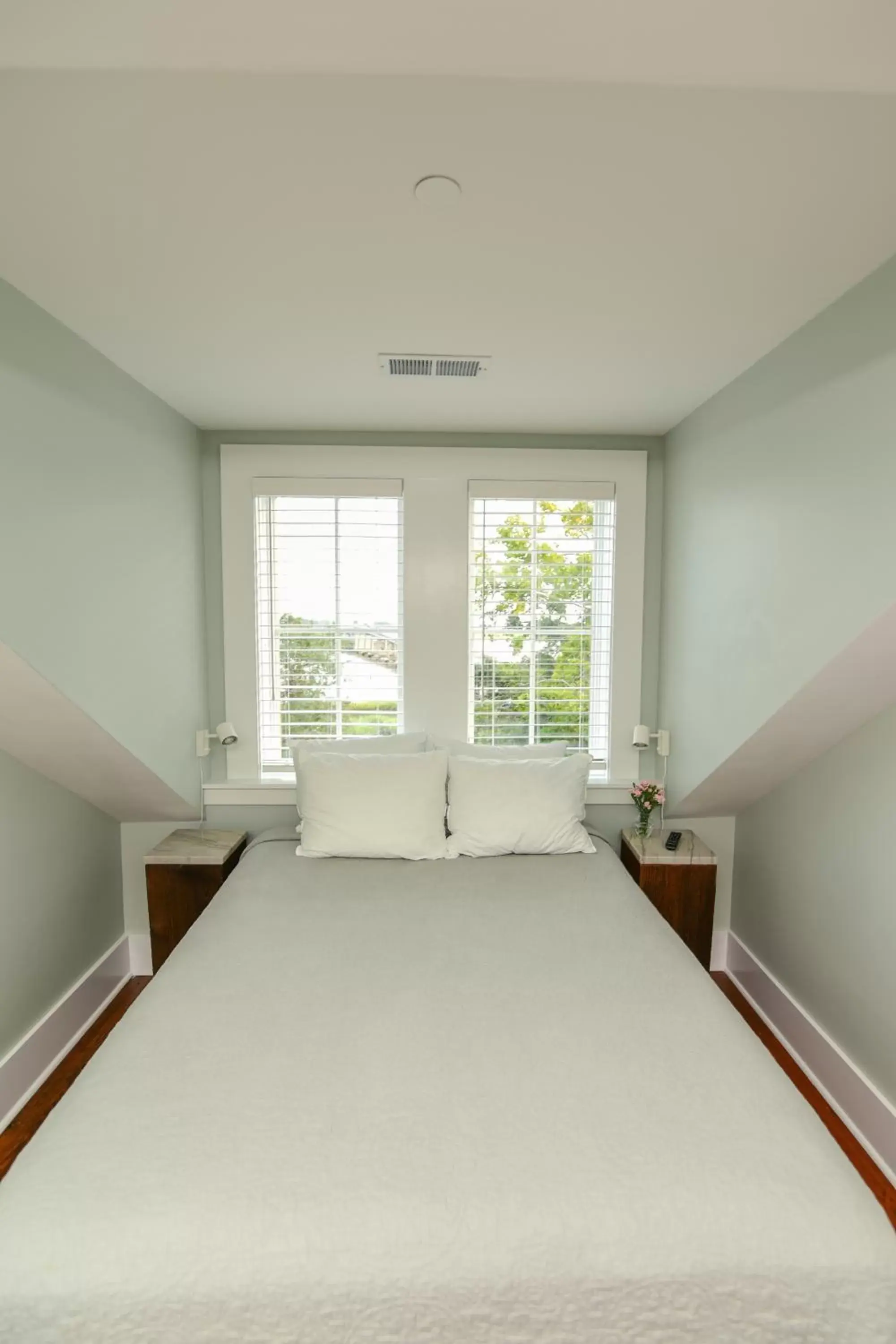 Bed in 607 Bay Luxurious Guest Rooms