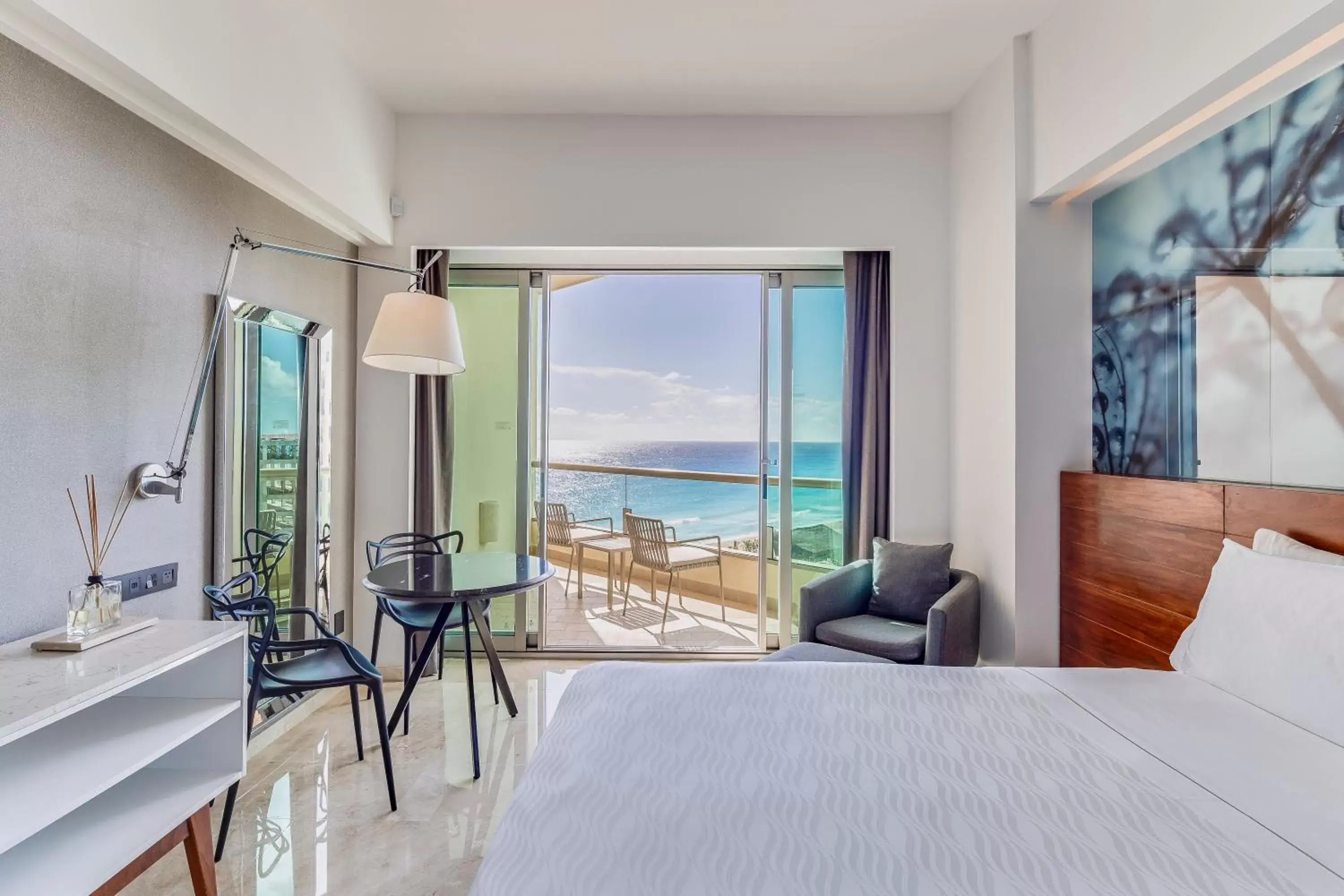 Photo of the whole room, Sea View in Live Aqua Beach Resort Cancun