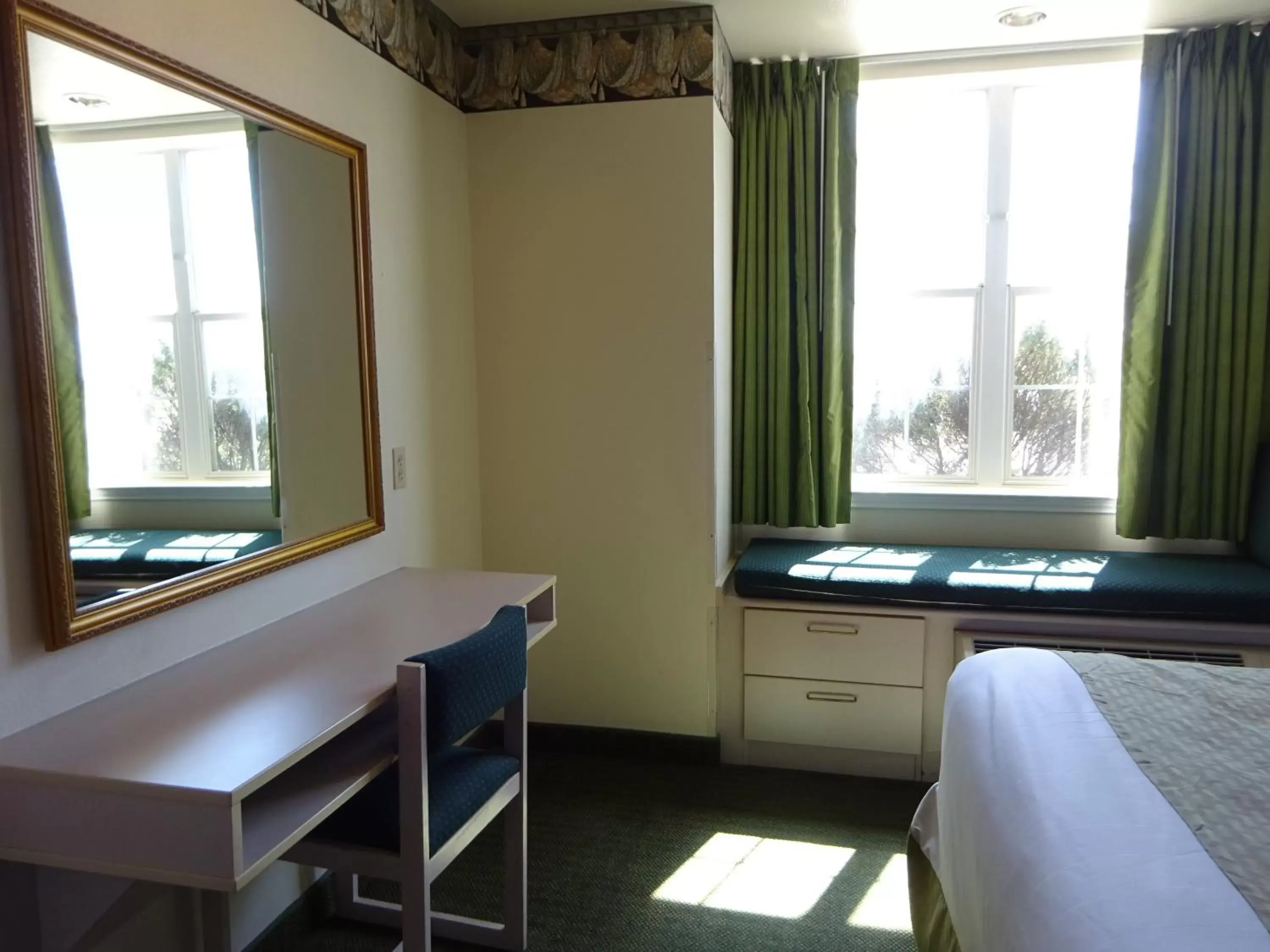 Photo of the whole room, View in Motel 6-Fort Worth, TX - Burleson