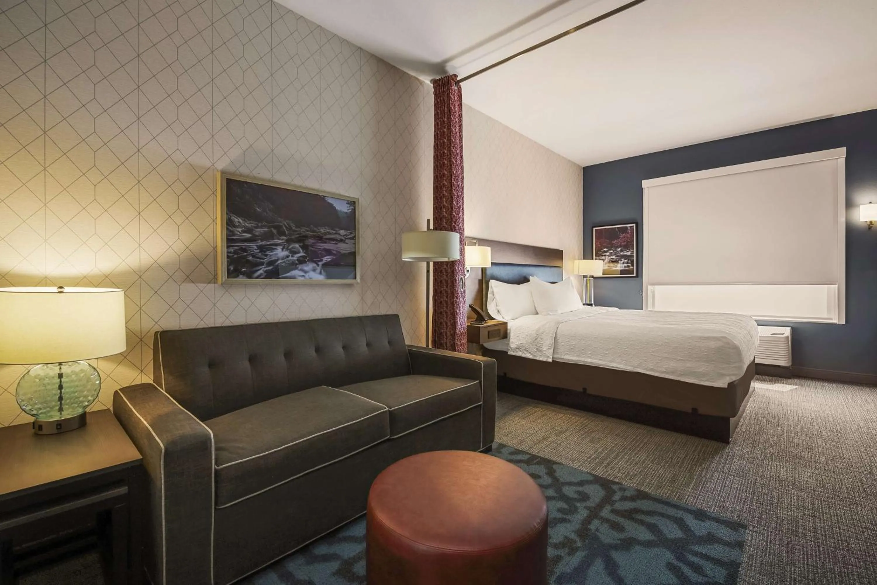 Living room, Bed in Home2 Suites By Hilton Cookeville