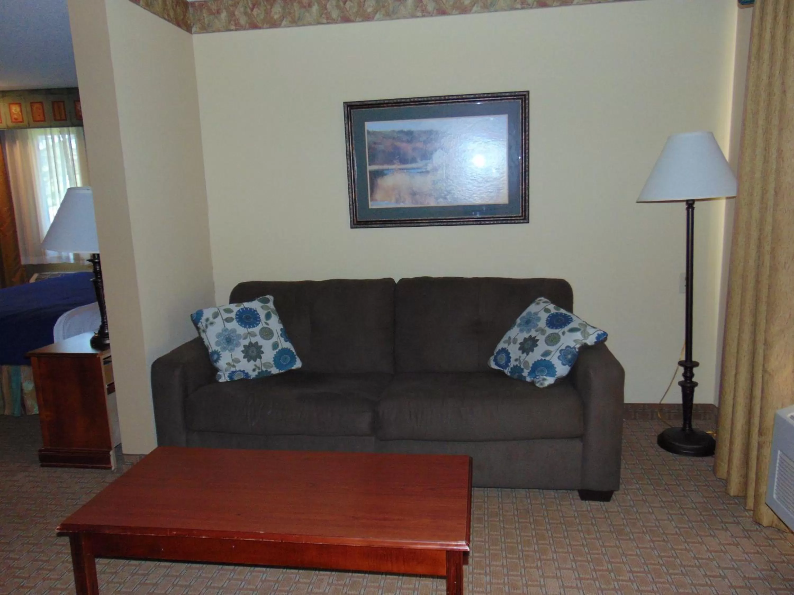 Seating area, Bed in Horse Creek Inn