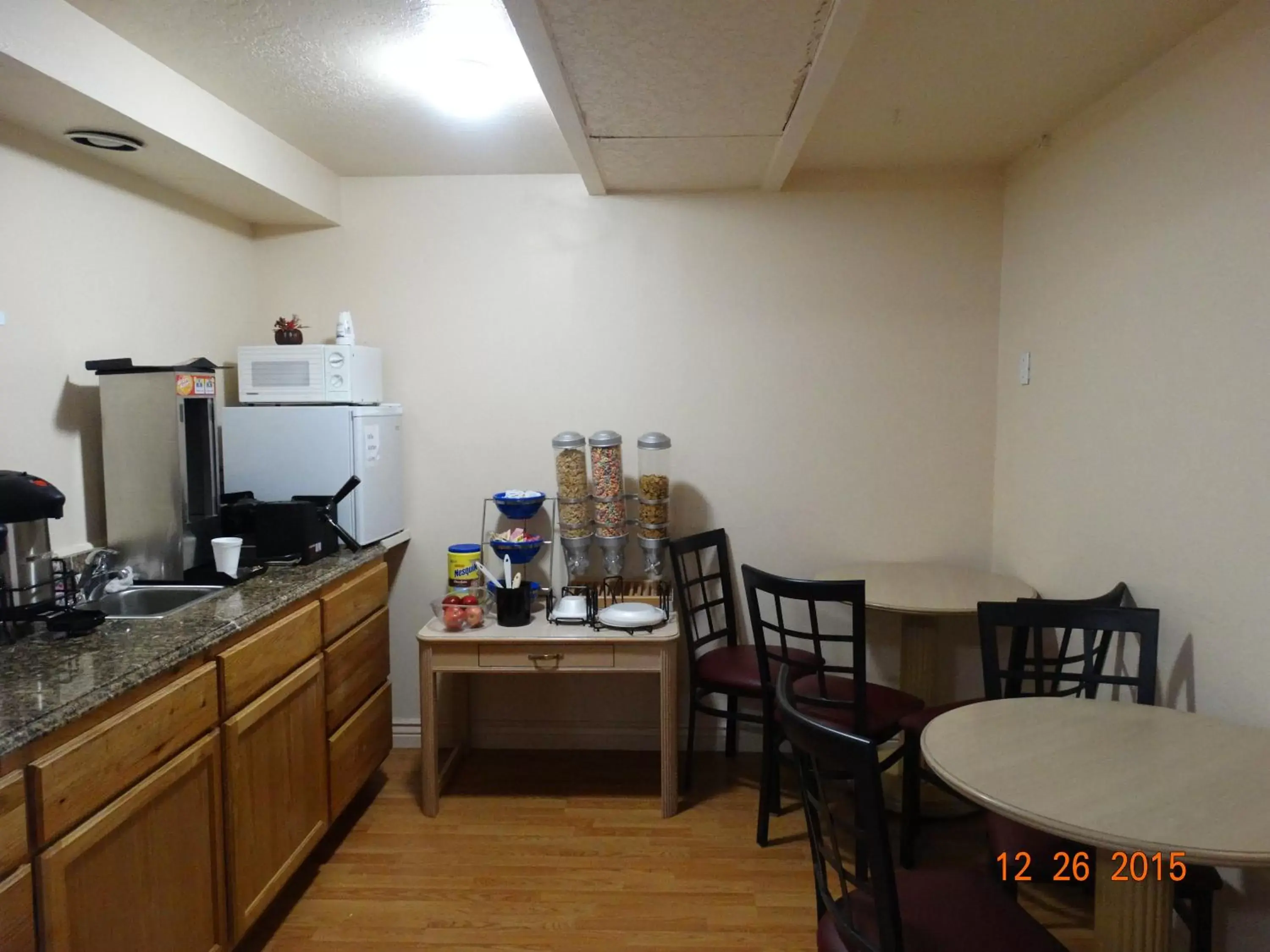 Coffee/tea facilities, Restaurant/Places to Eat in Budget Motel