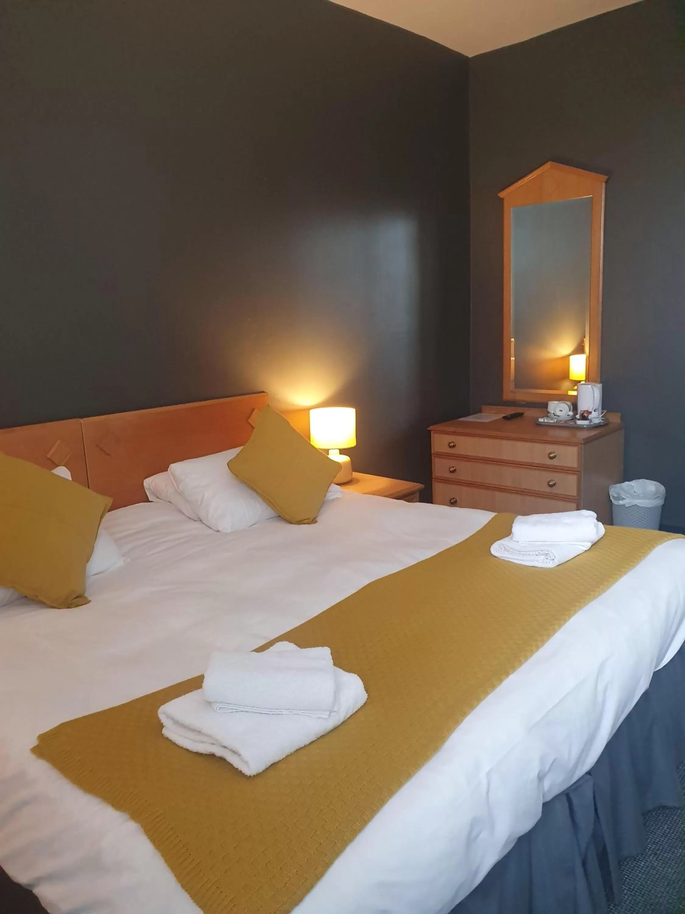 Bedroom in The Punch Bowl