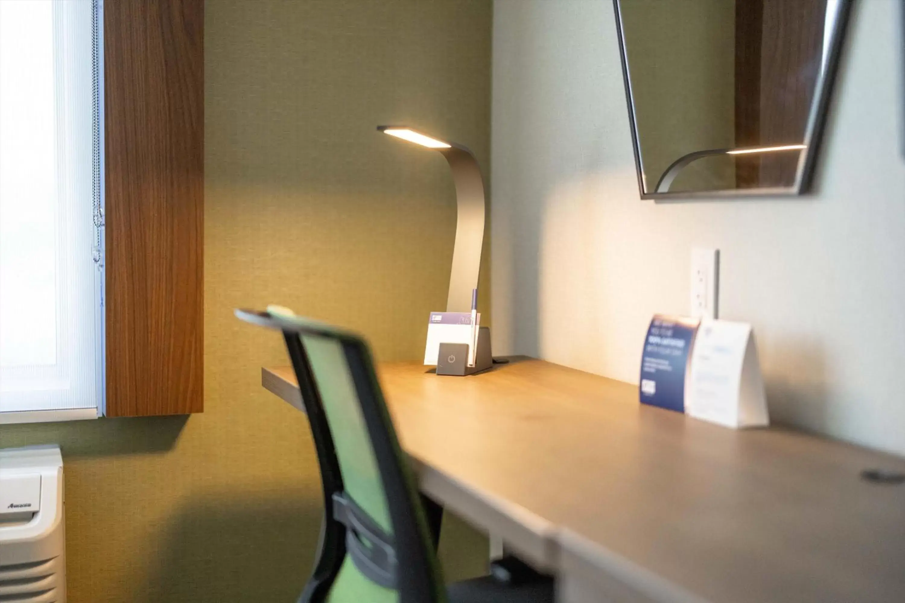 Photo of the whole room, Dining Area in Holiday Inn Express & Suites - San Jose Silicon Valley, an IHG Hotel