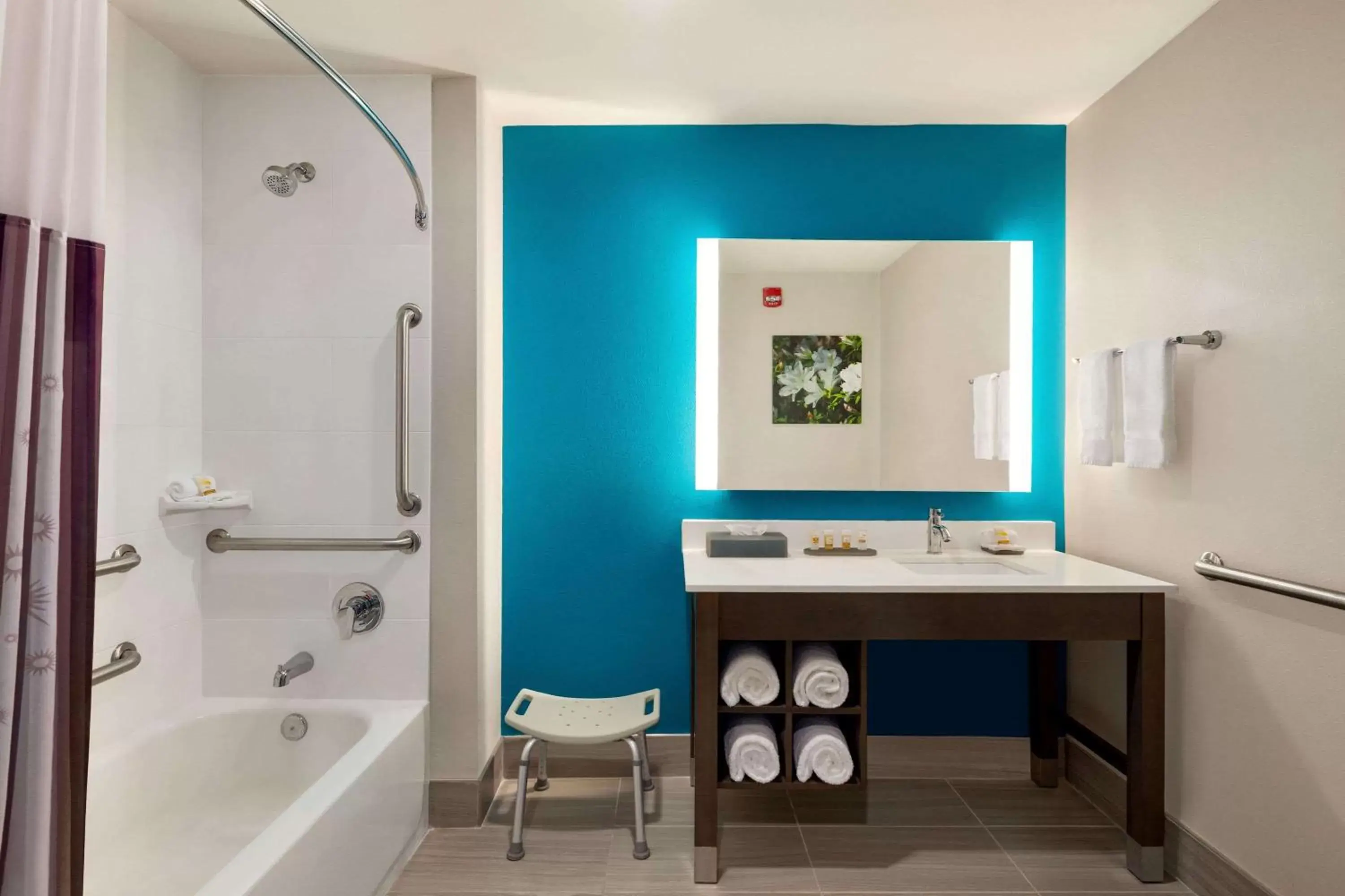 Bathroom in La Quinta by Wyndham Gainesville