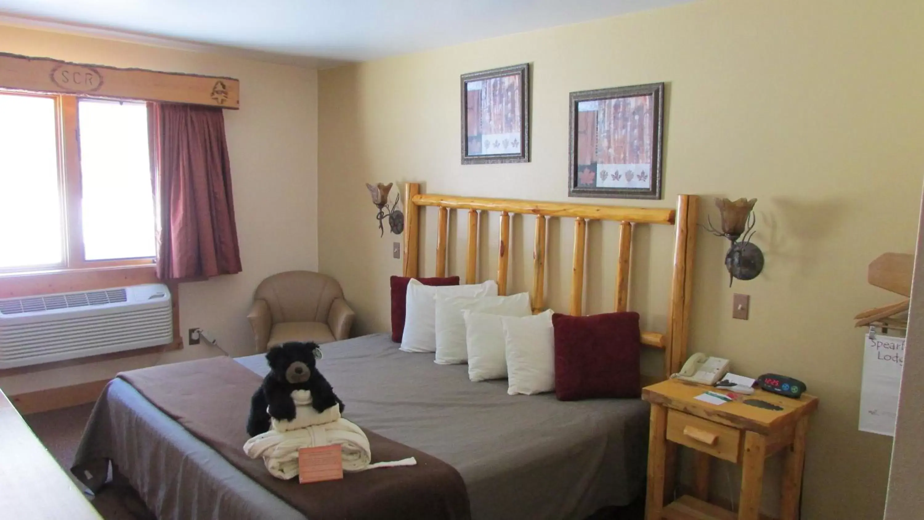 Bed in Spearfish Canyon Lodge