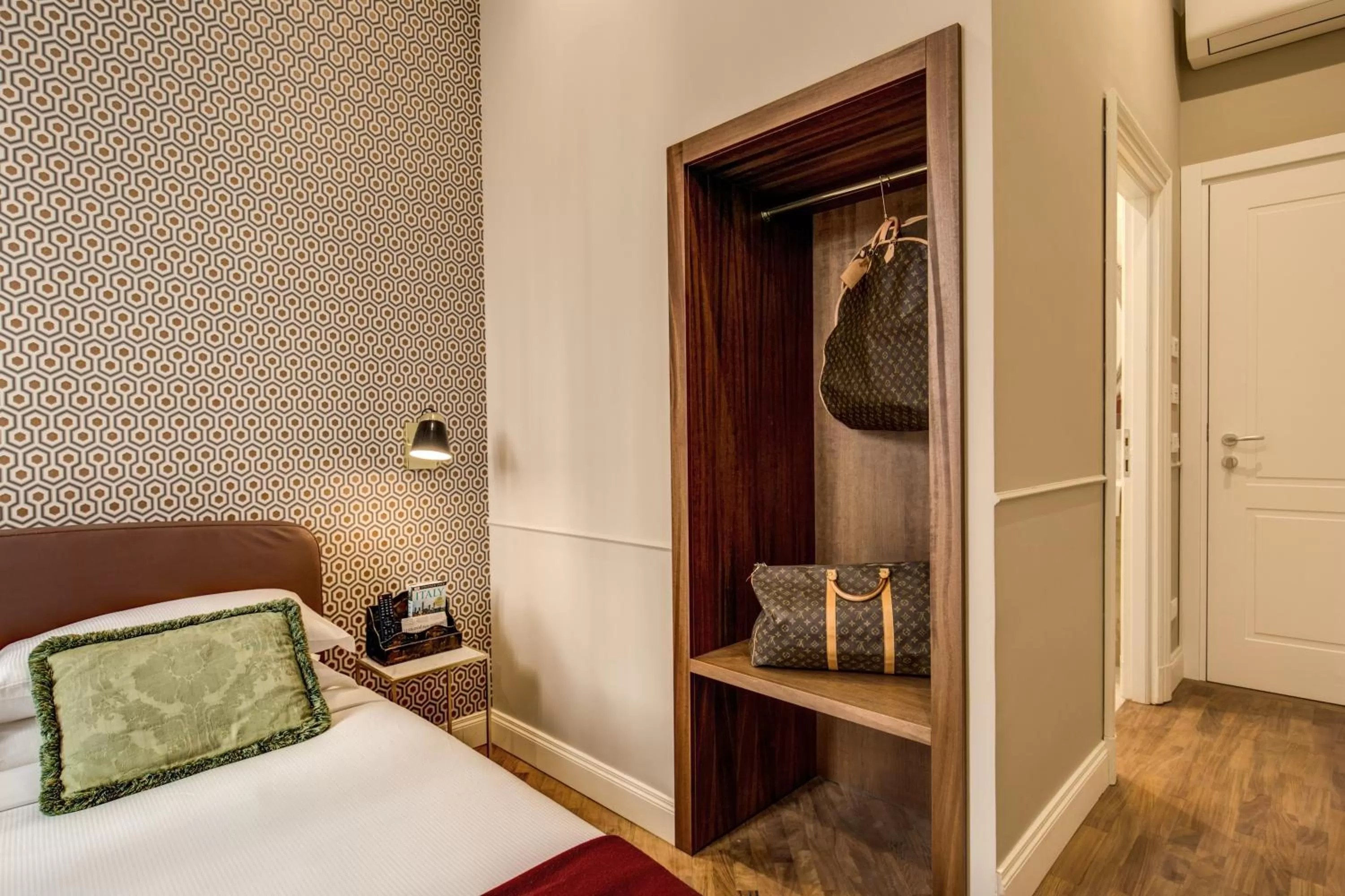Bed in Charme Spagna Boutique Hotel