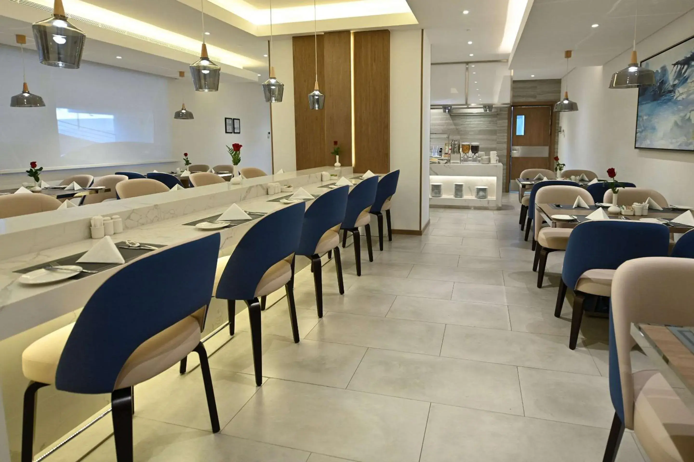 Restaurant/places to eat in Comfort Hotel Jeddah King Road