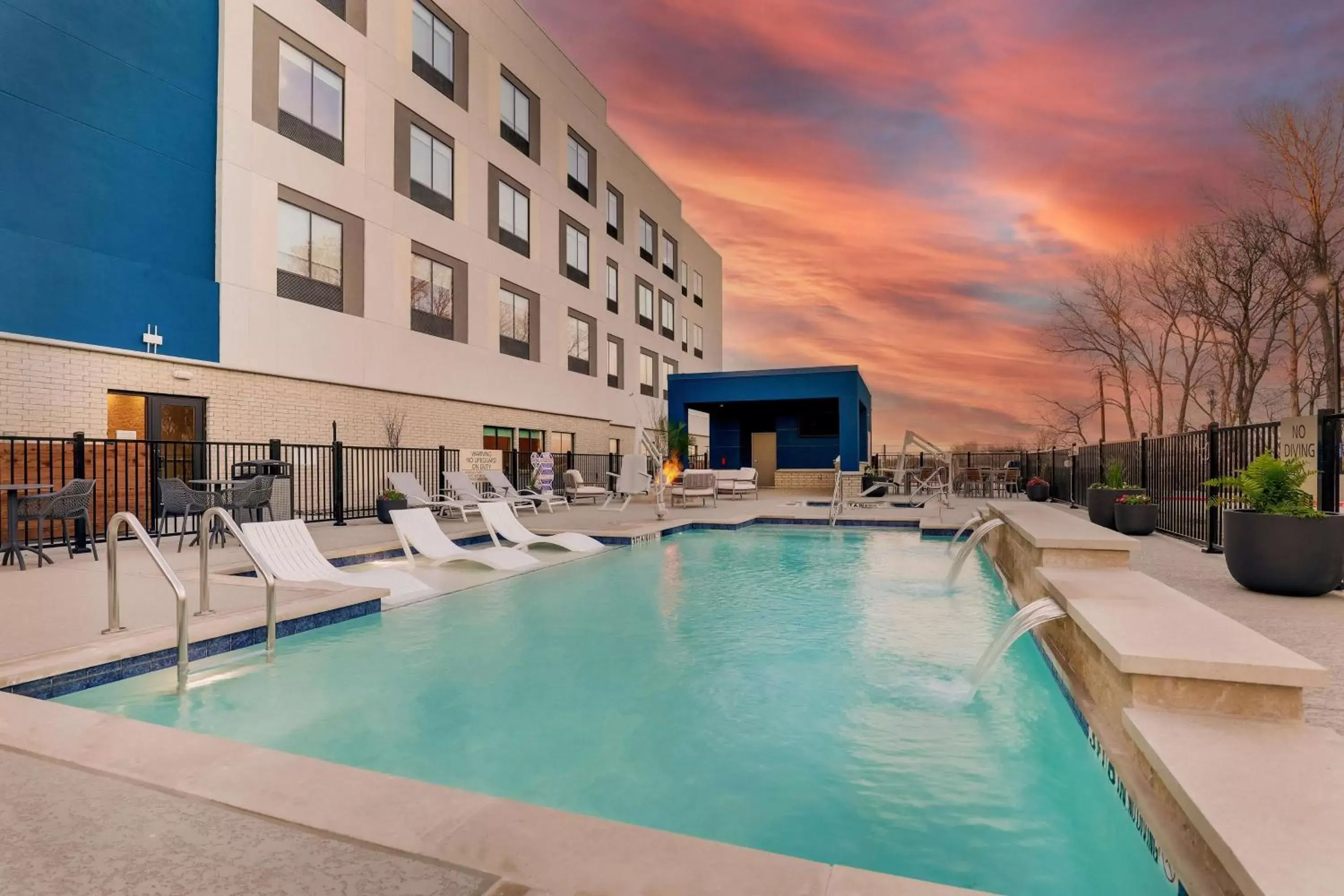 Pool view, Swimming Pool in Hampton Inn & Suites Weatherford, Tx