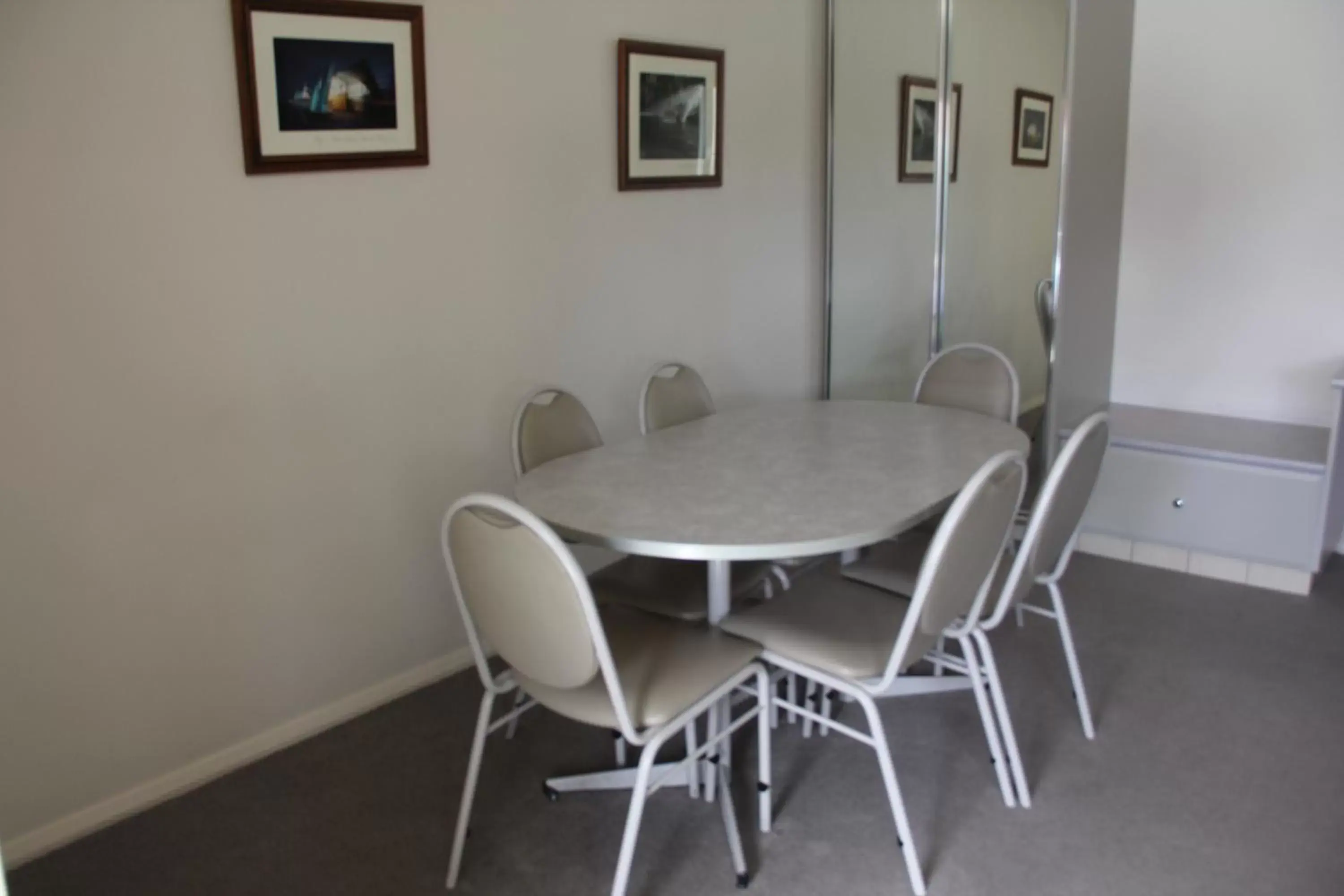 Dining Area in The Saltbush Motor Inn