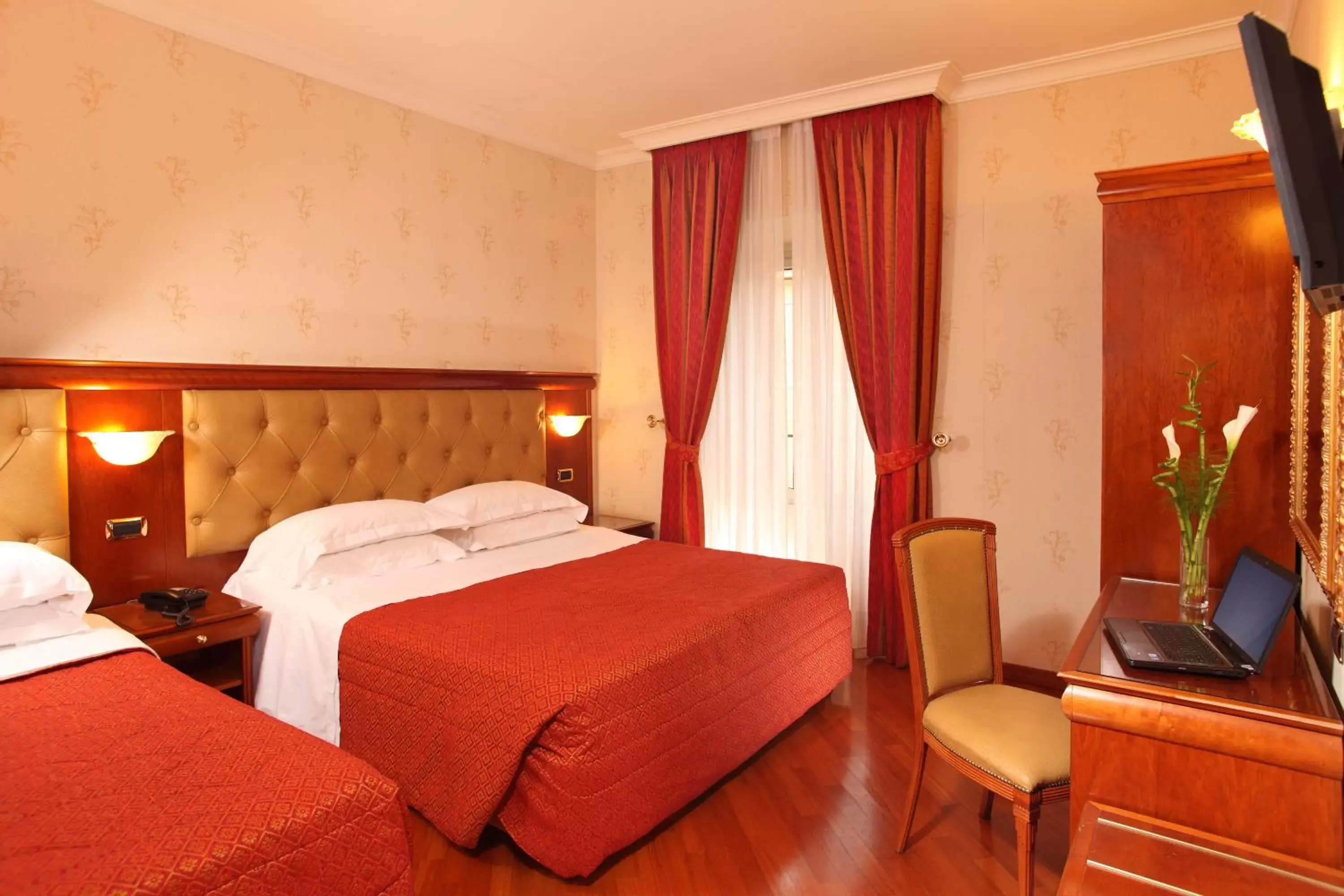 Bedroom, Bed in Hotel Serena