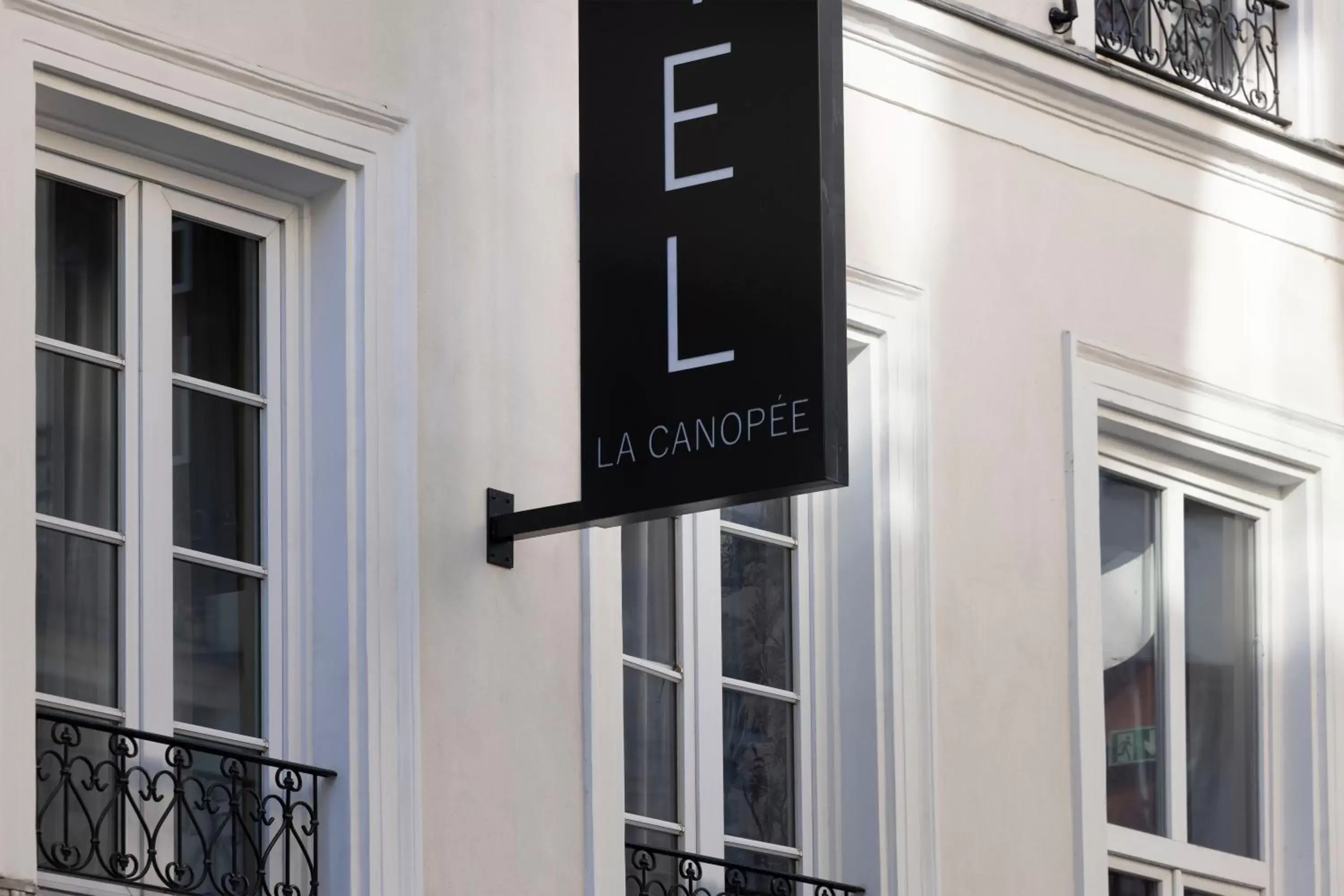 Property logo or sign in Hôtel La Canopée