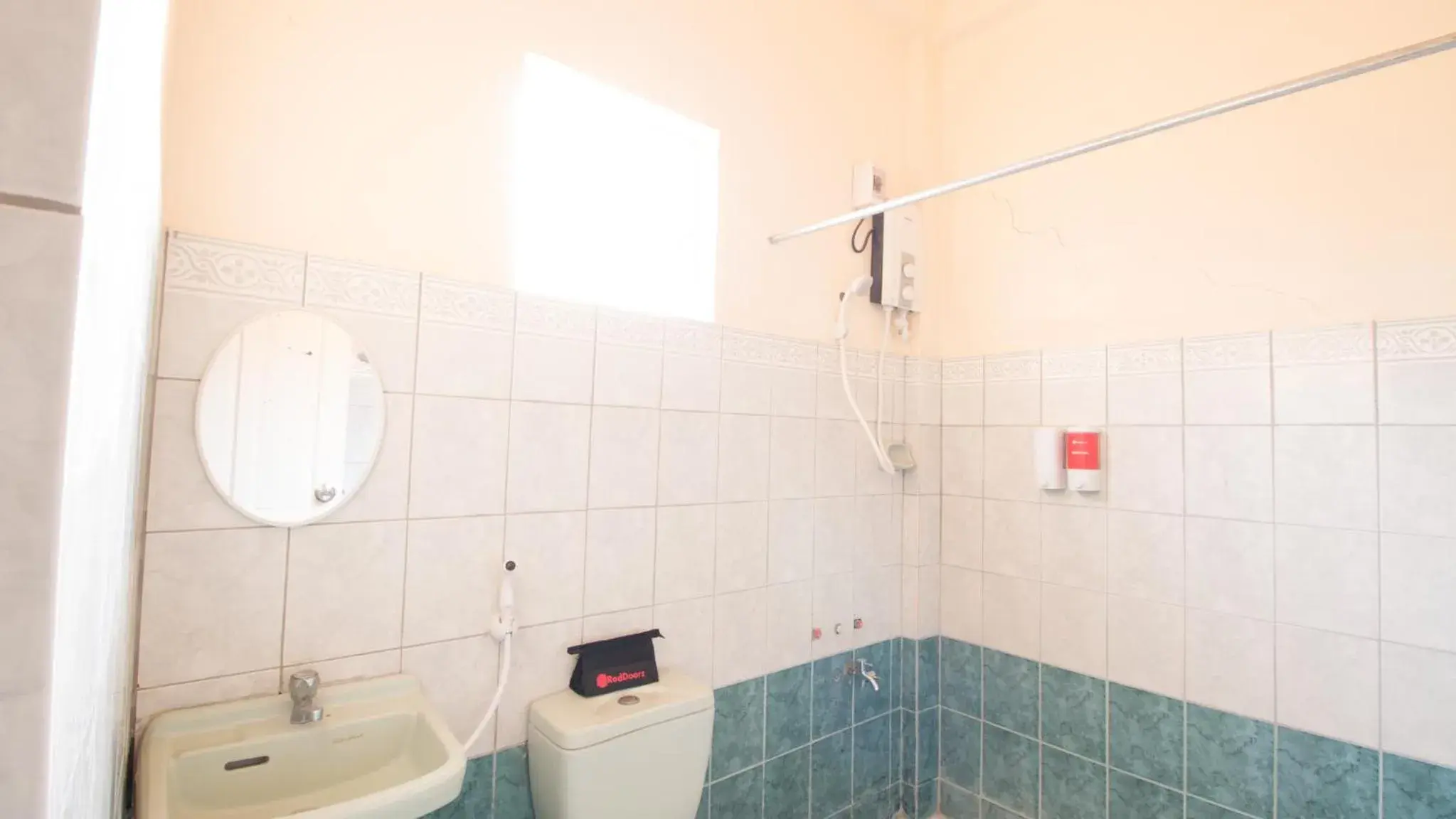 Bathroom in RedDoorz Praferosa Resort Hotel Calamba