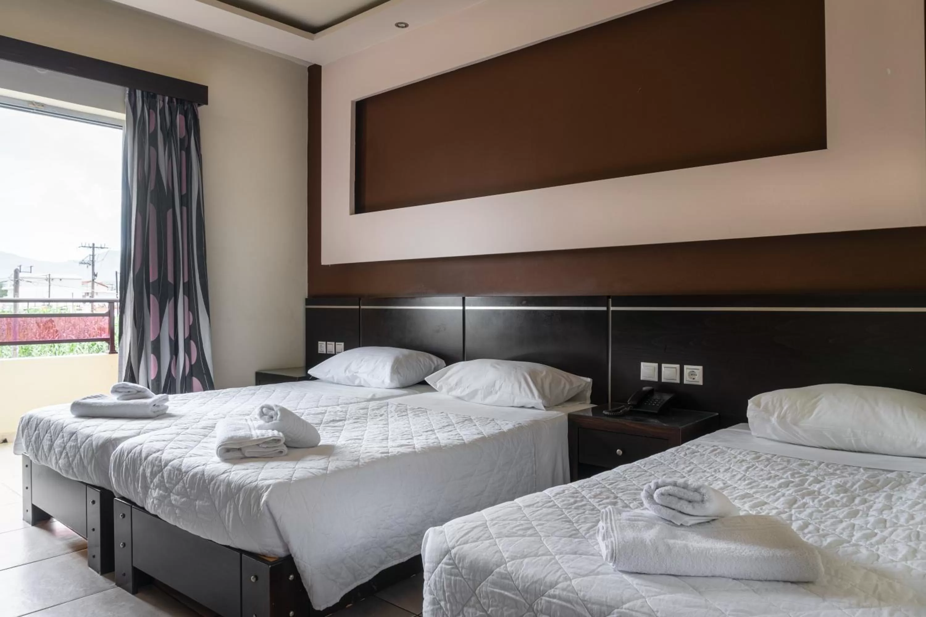 Bedroom, Bed in Canadian Hotel