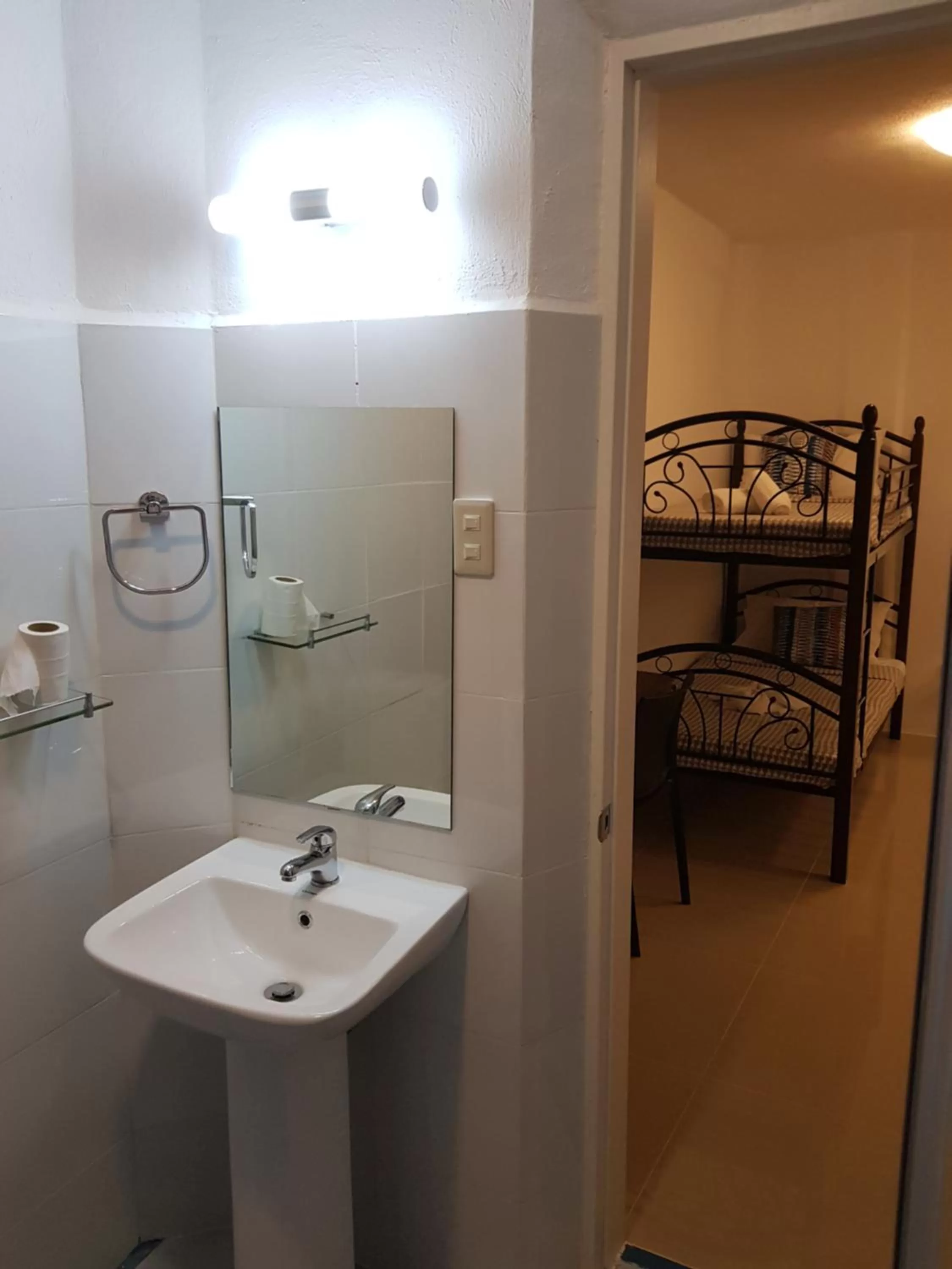 Bathroom, Bed in D´Gecko Hotel