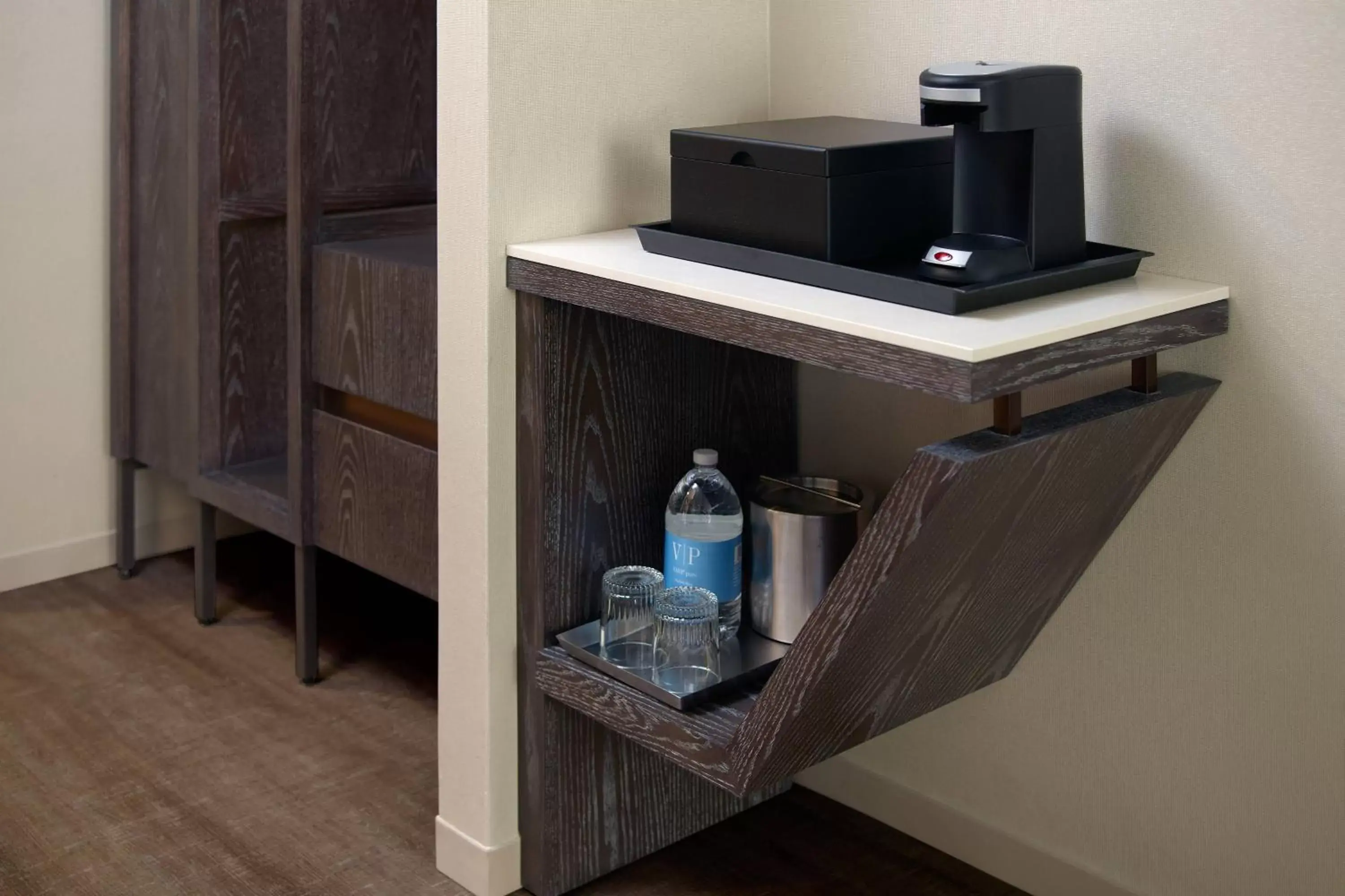 Guest Room with Two Double Beds with Pool View and Balcony in Atlanta Airport Marriott Guest Room with Two Double Beds with Pool View and Balcony in Atlanta Airport Marriott