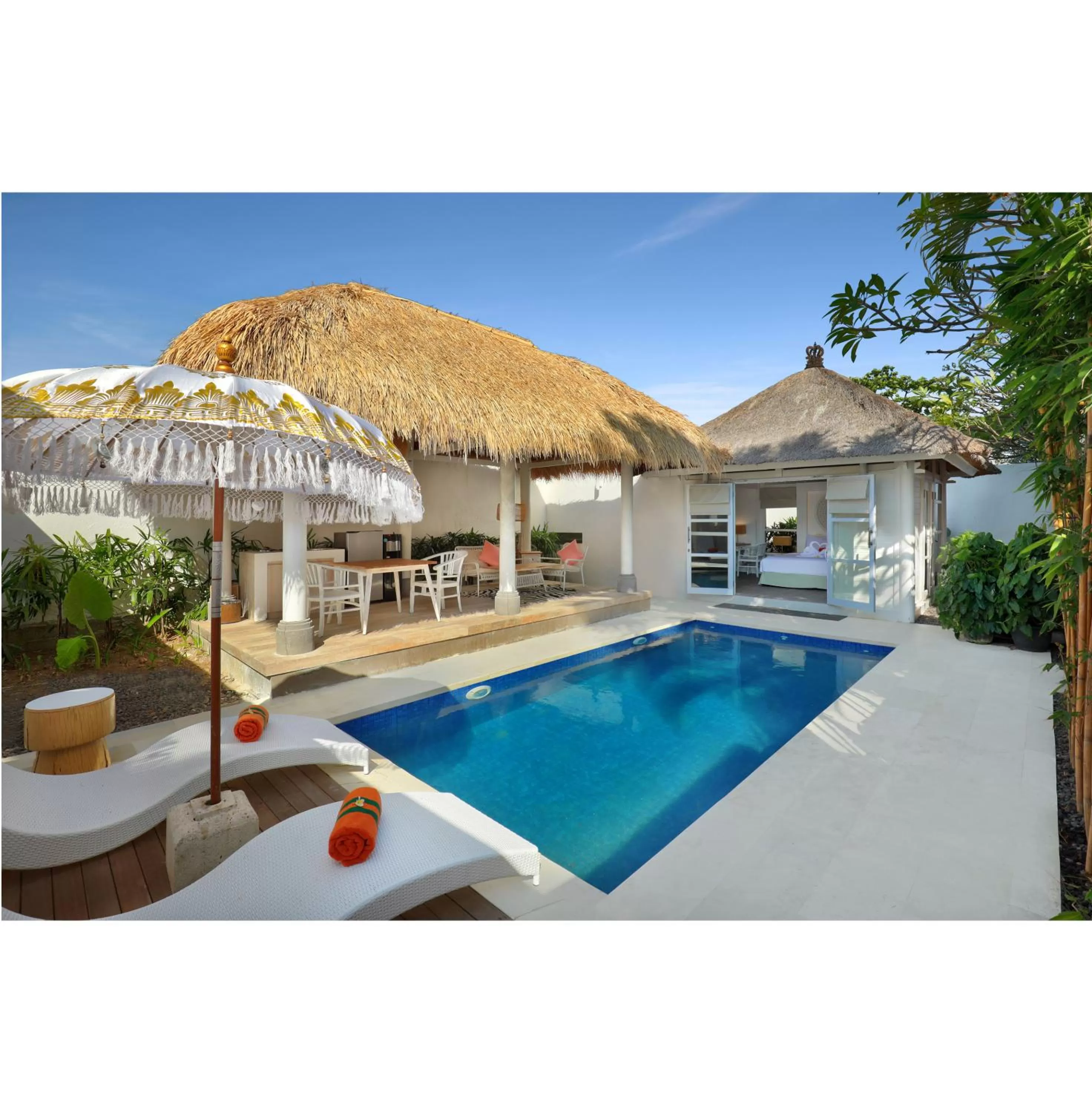 Family in HARRIS Hotel & Residences Sunset Road