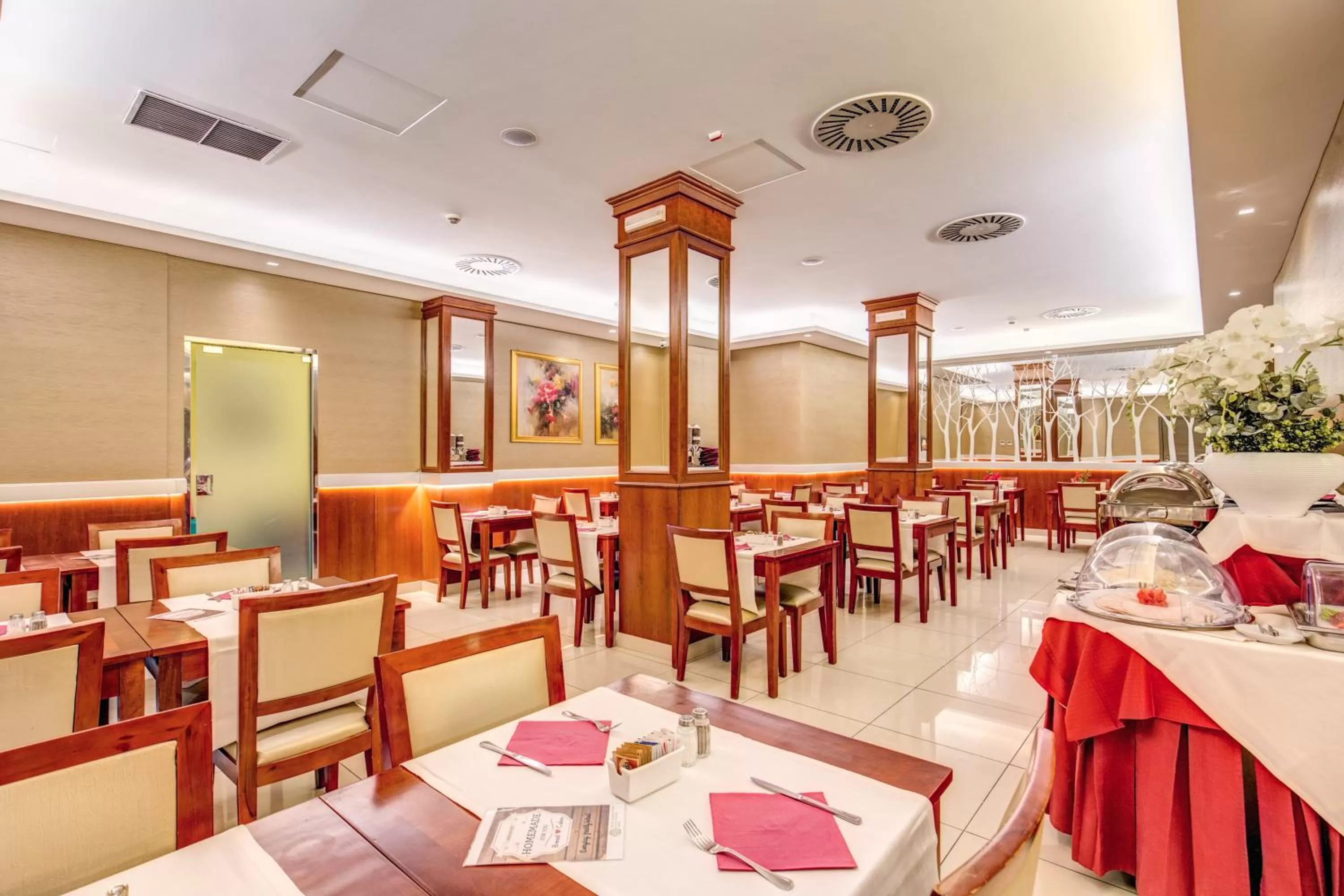 Restaurant/places to eat in Augusta Lucilla Palace