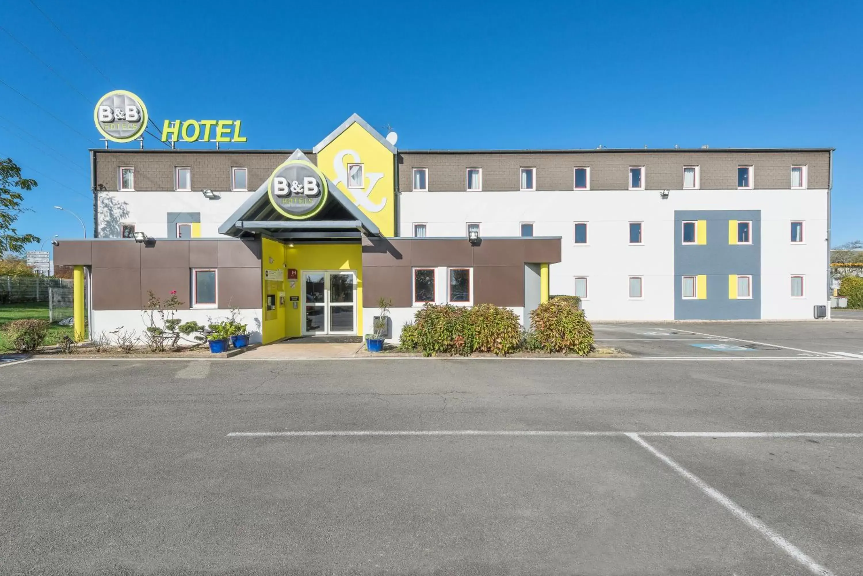 Facade/entrance, Property Building in B&B HOTEL Dijon Nord