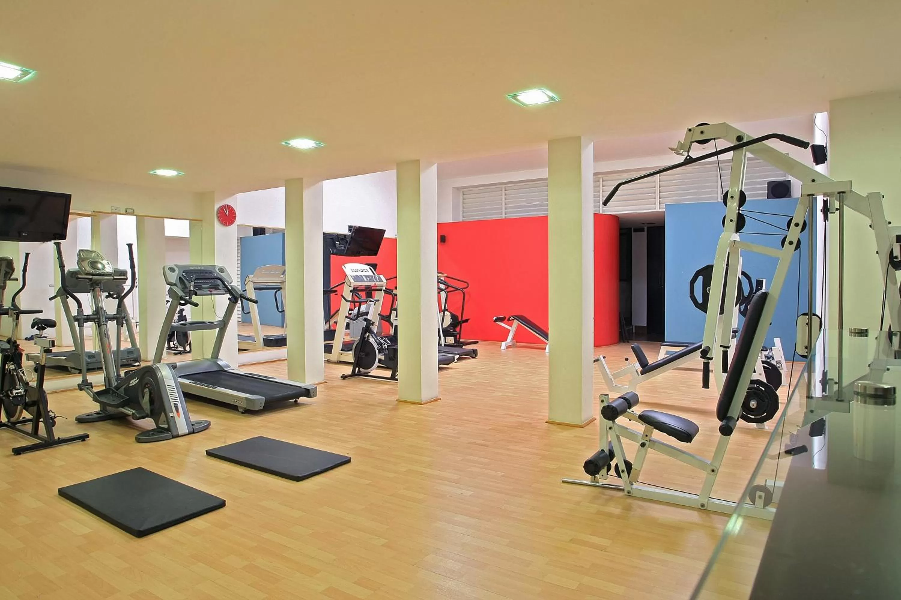 Fitness centre/facilities in Hotel Dann Cali