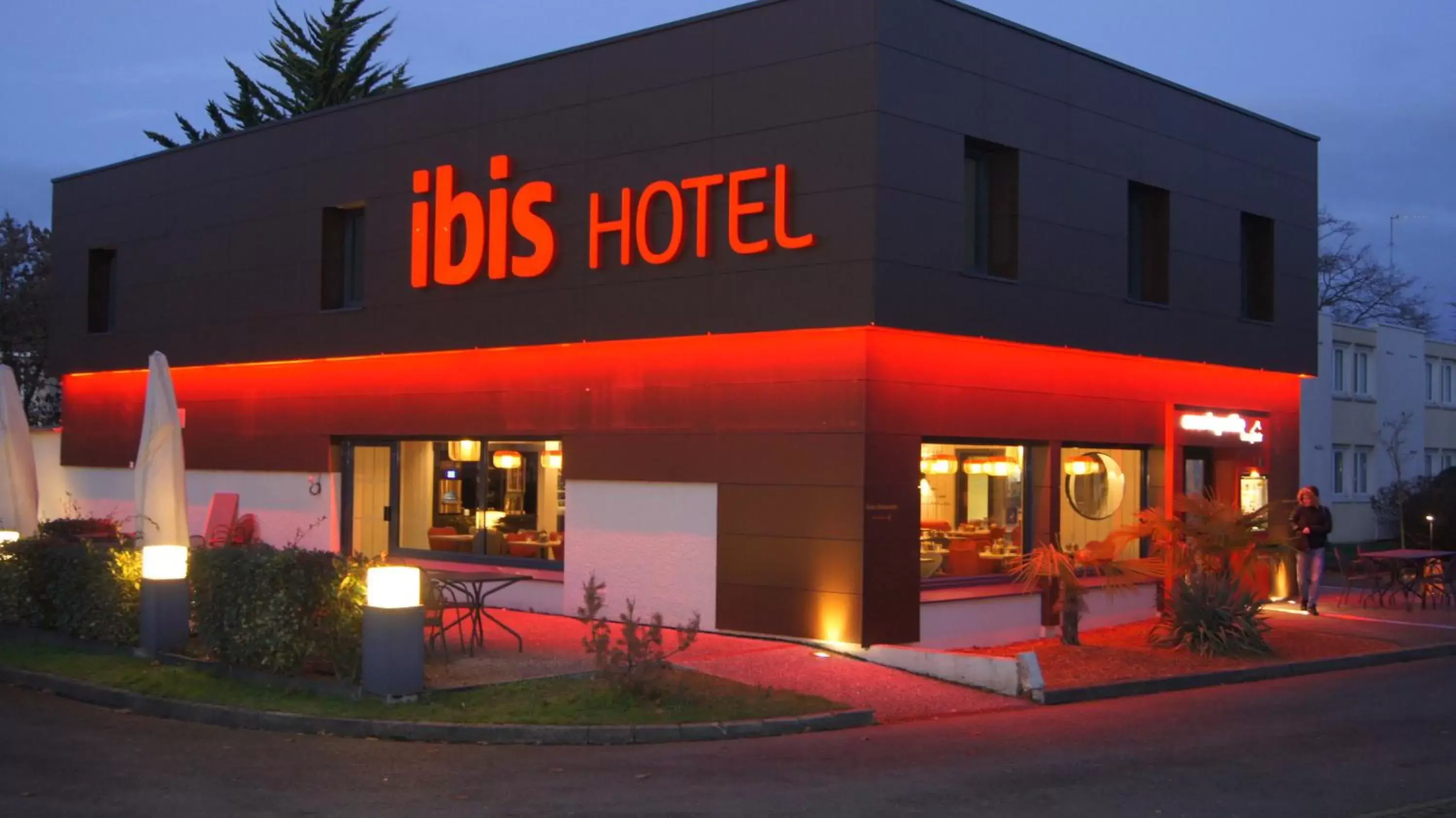 Facade/entrance, Property Building in ibis Le Mans Est Pontlieue