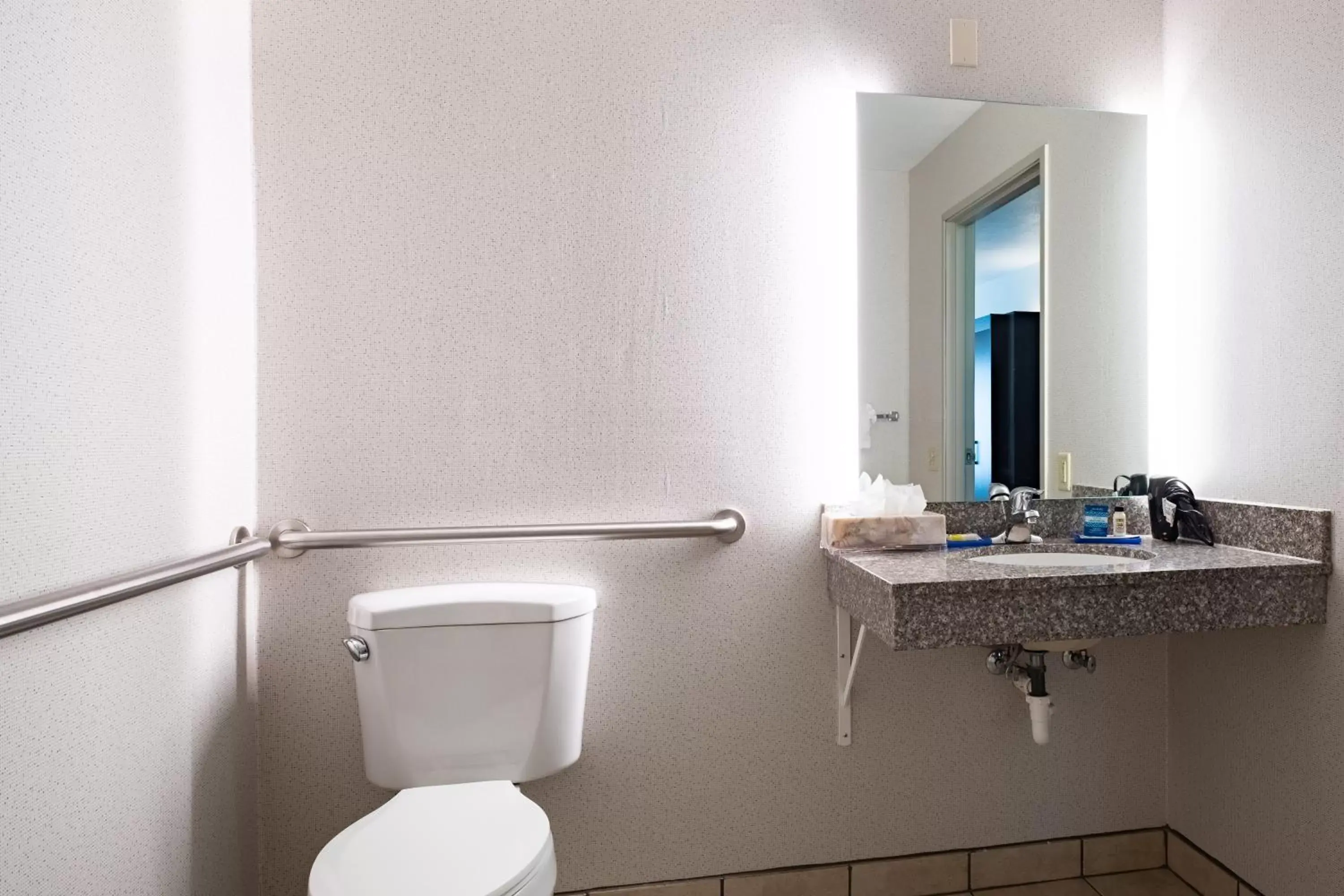 King Room - Disability Access in Holiday Inn Express Hotel & Suites Evanston by IHG King Room - Disability Access in Holiday Inn Express Hotel & Suites Evanston by IHG