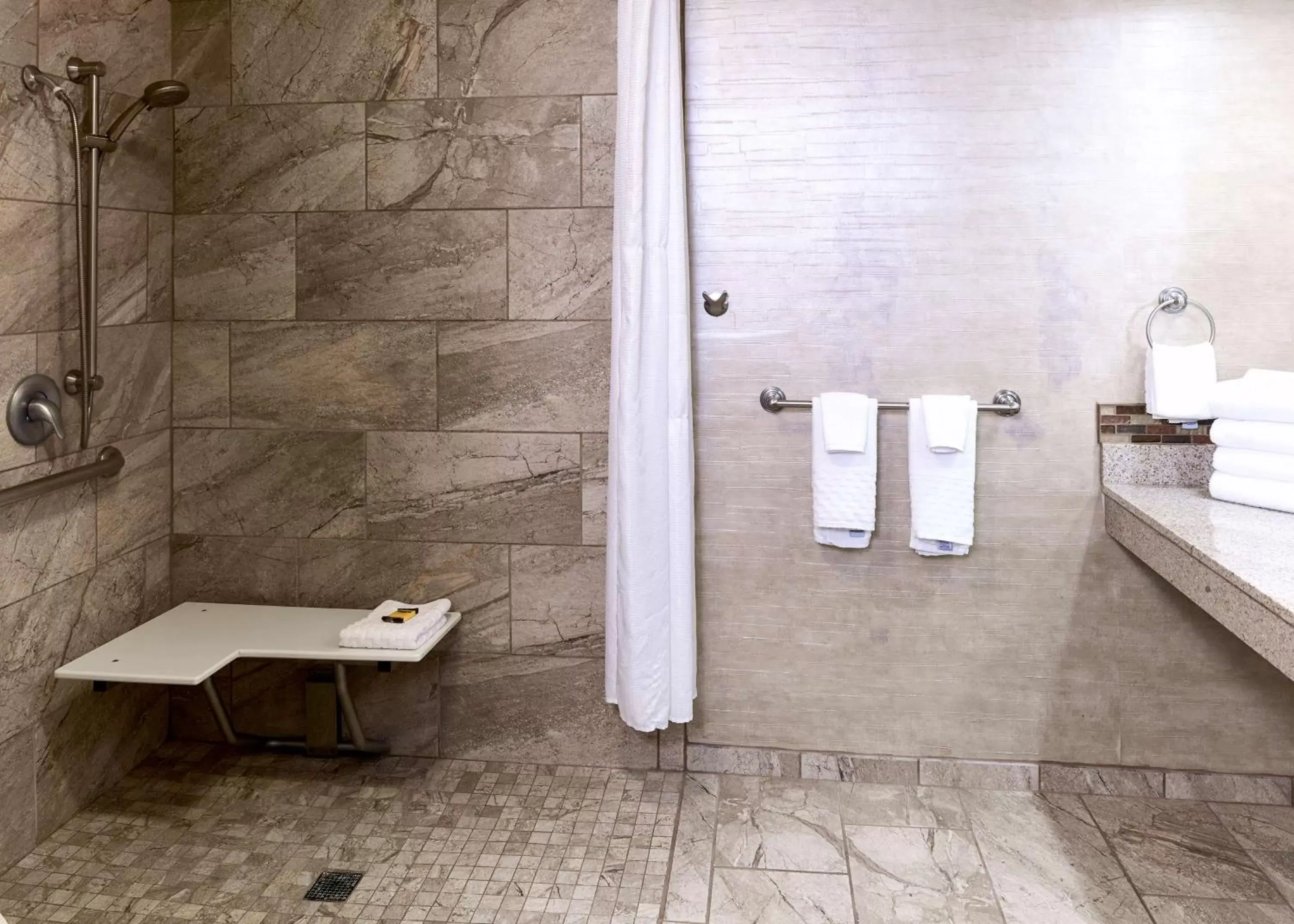 Bathroom in Squire Resort at the Grand Canyon, BW Signature Collection