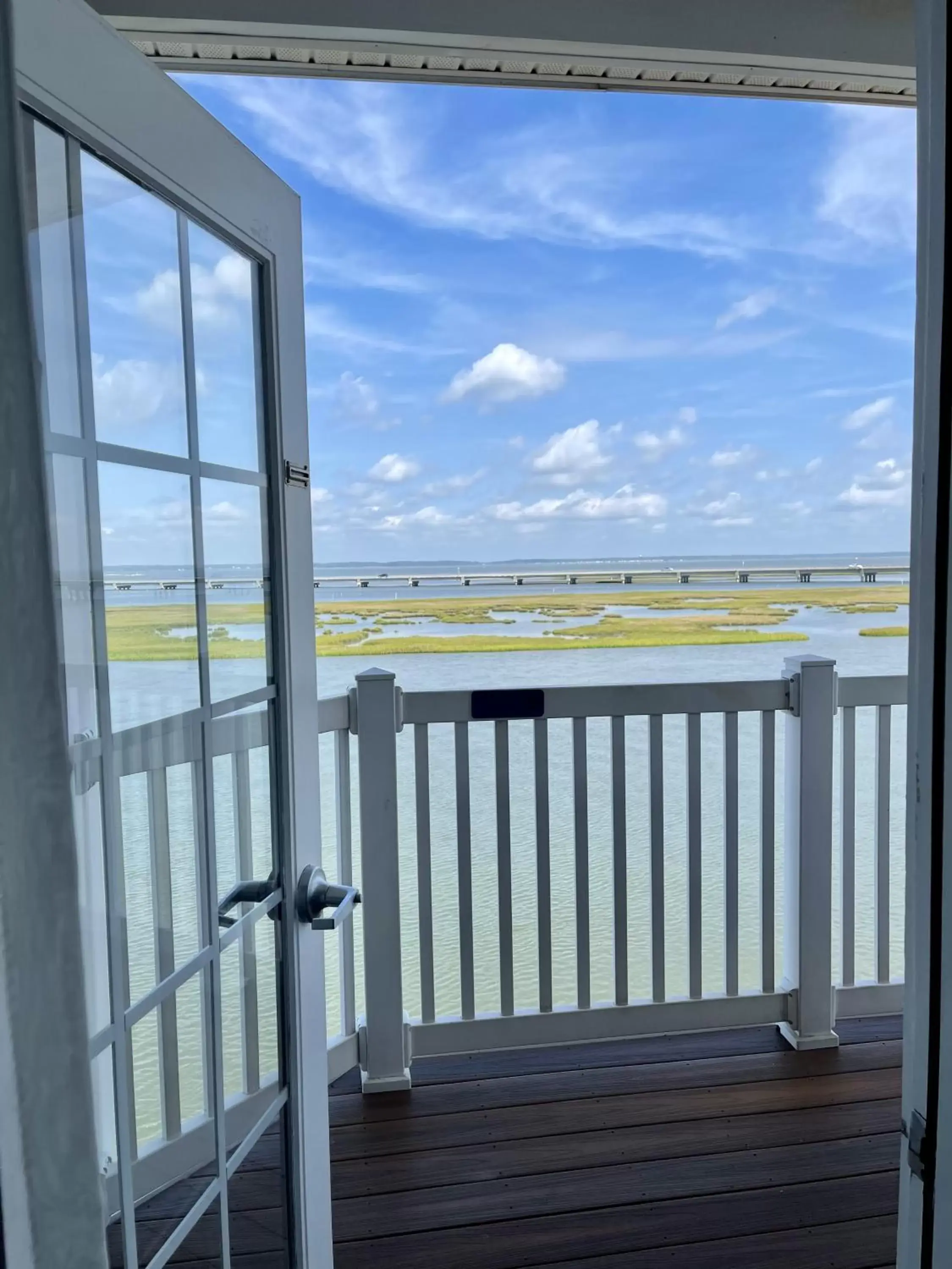 Balcony/Terrace in Comfort Suites Chincoteague Island Bayfront Resort
