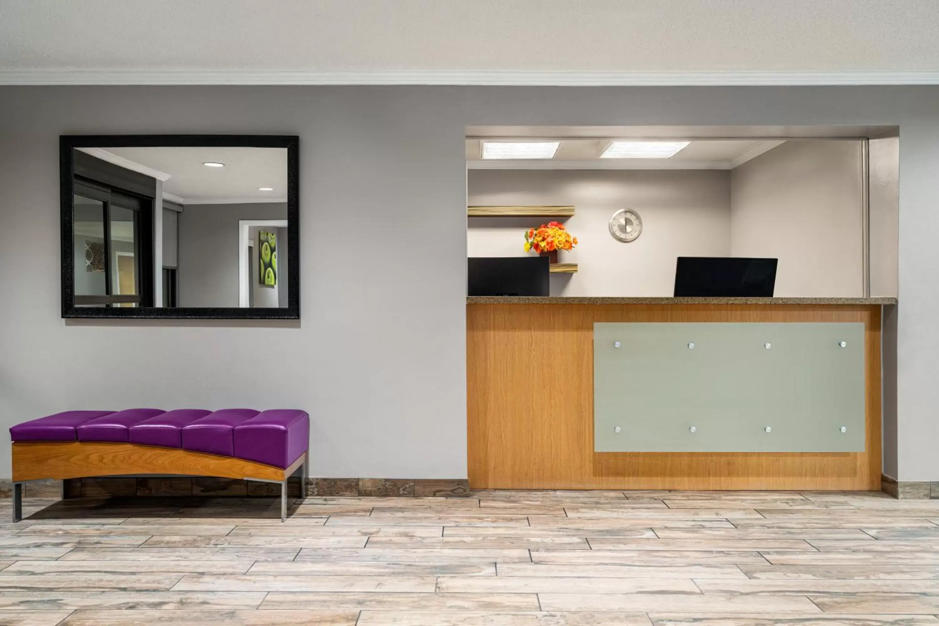 Lobby or reception in La Quinta by Wyndham Chicago Tinley Park Lobby or reception in La Quinta by Wyndham Chicago Tinley Park