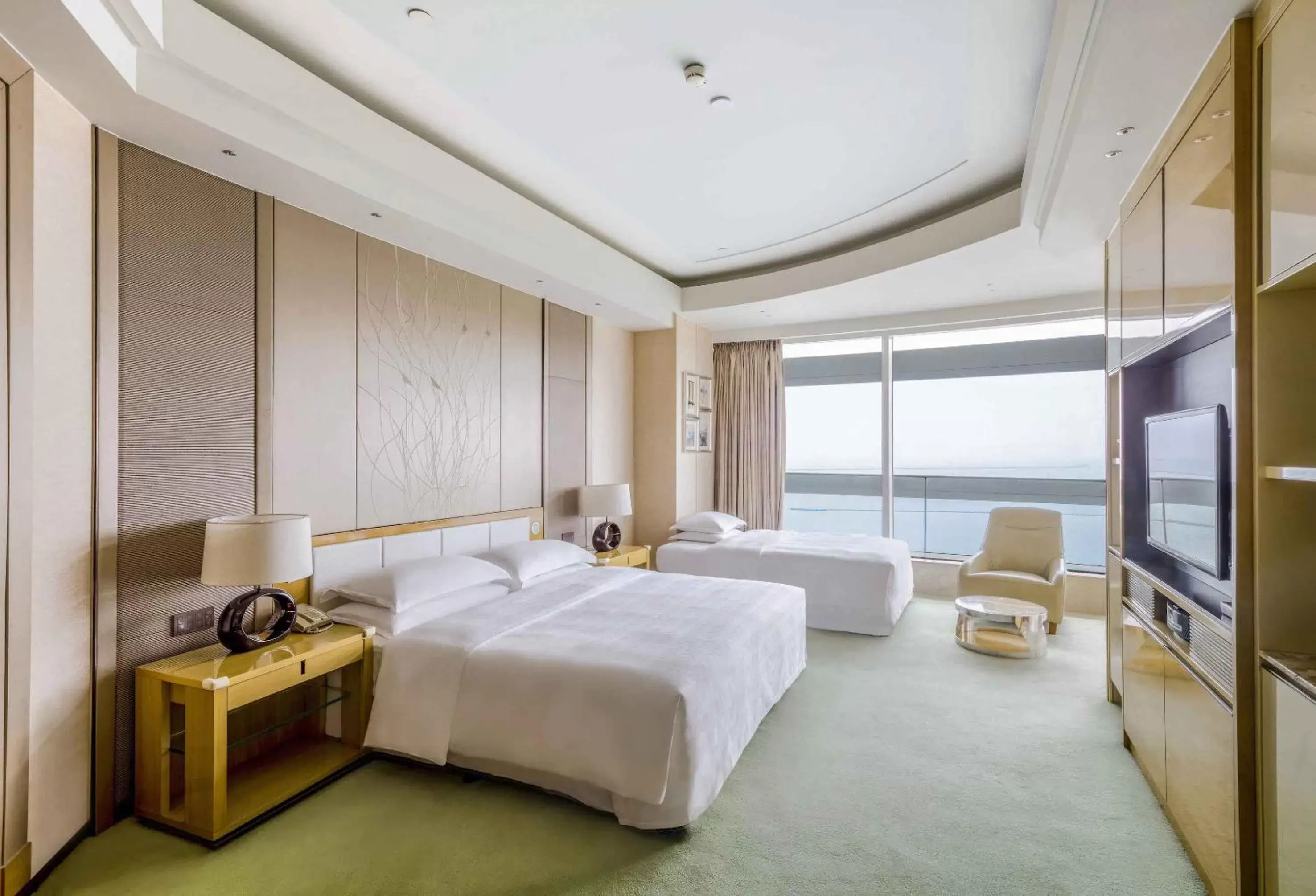 Bedroom in Sheraton Huzhou Taihu Lake Hot Spring Resort & Spa