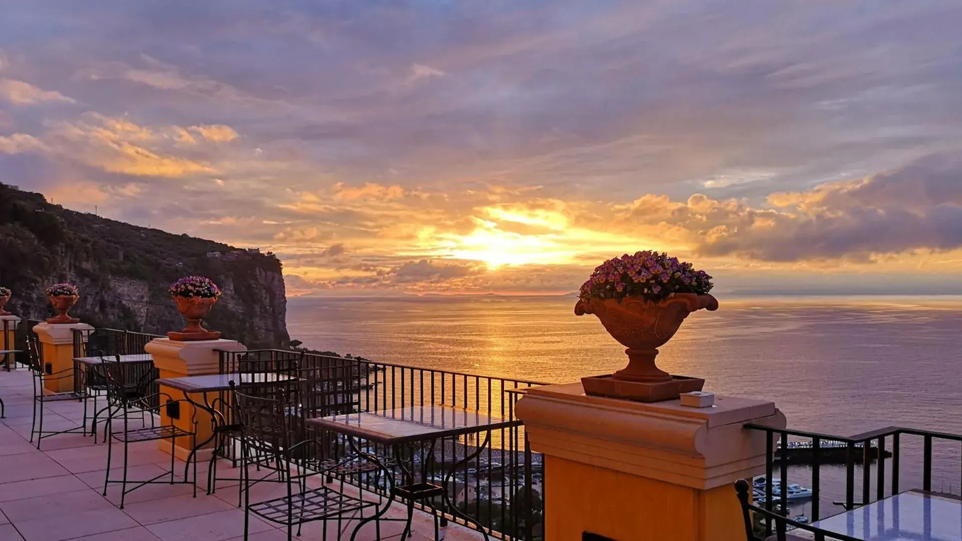 Property building, Sunrise/Sunset in Grand Hotel Angiolieri