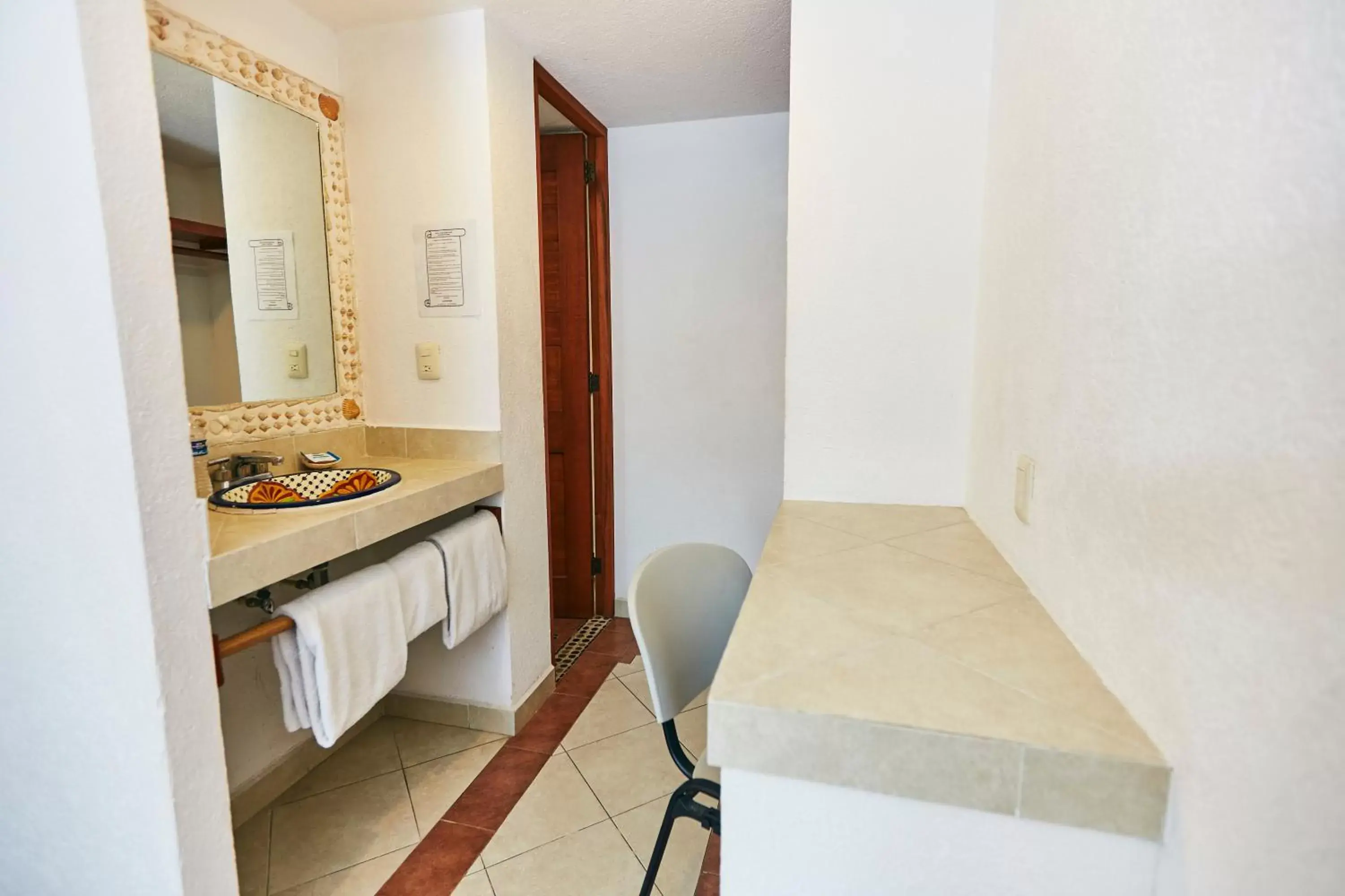 Bathroom in Hotel Suites Ixtapa Plaza