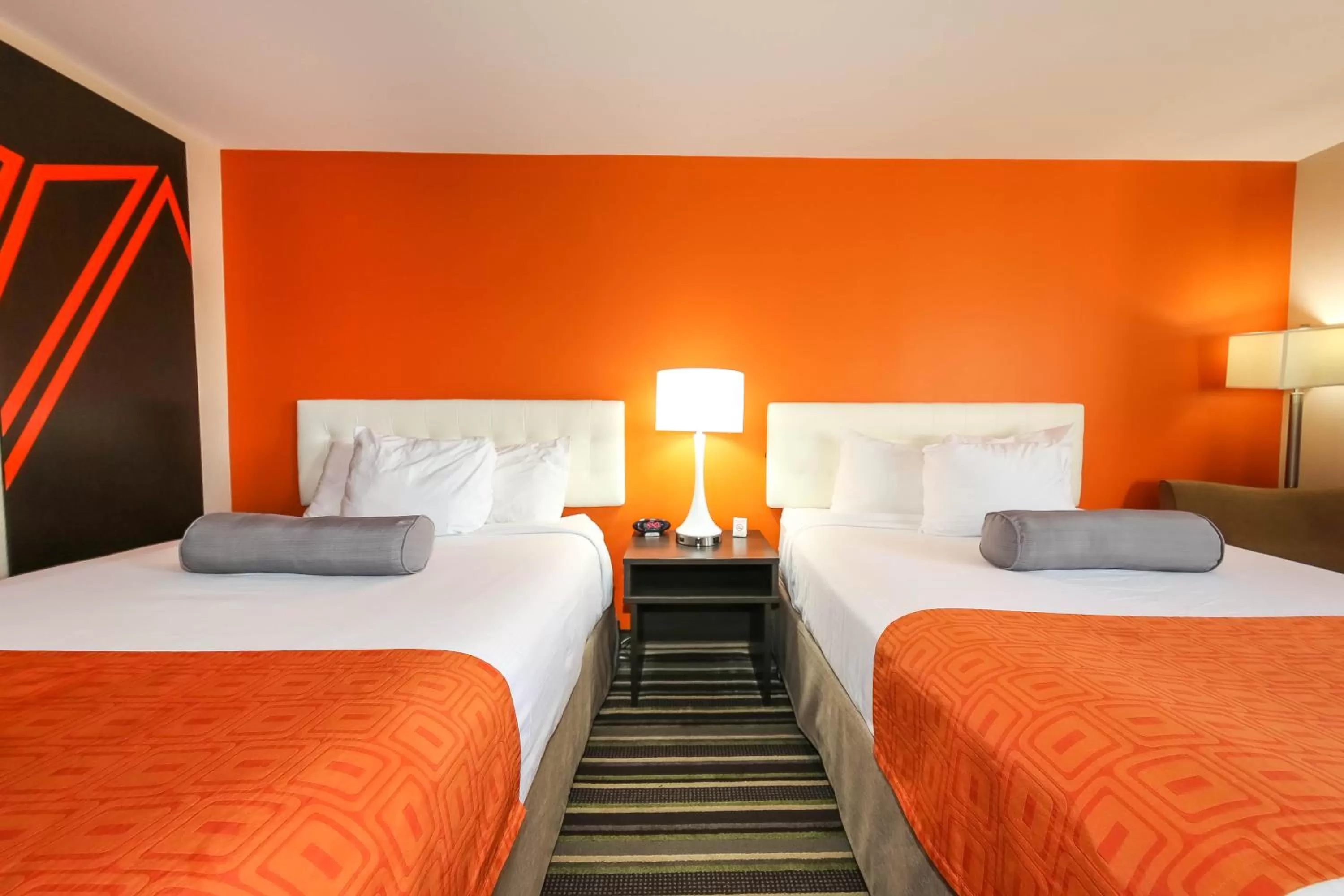 Bed in Howard Johnson by Wyndham Winnipeg West