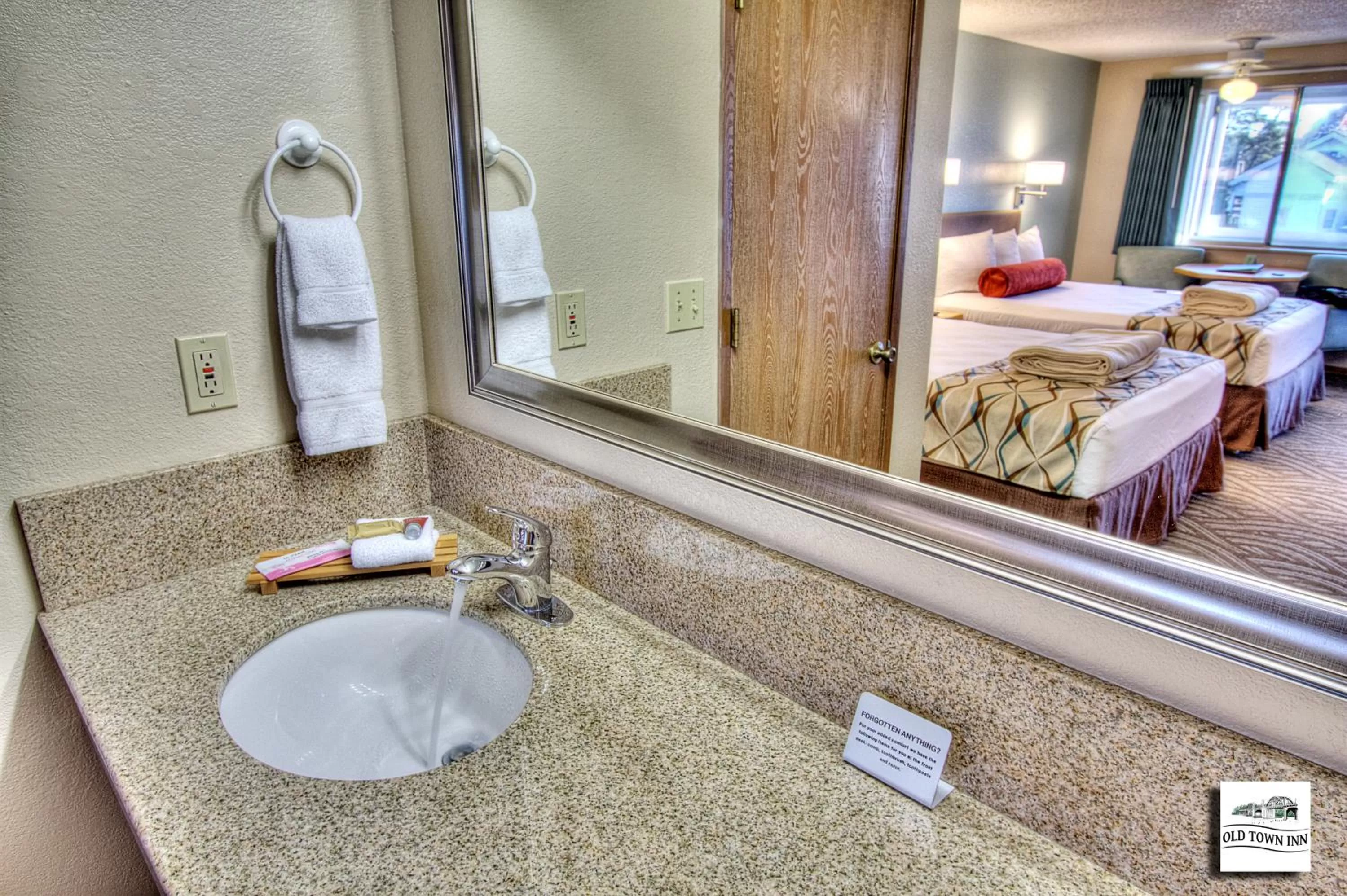 Bathroom, Bed in Super 8 by Wyndham Florence OR